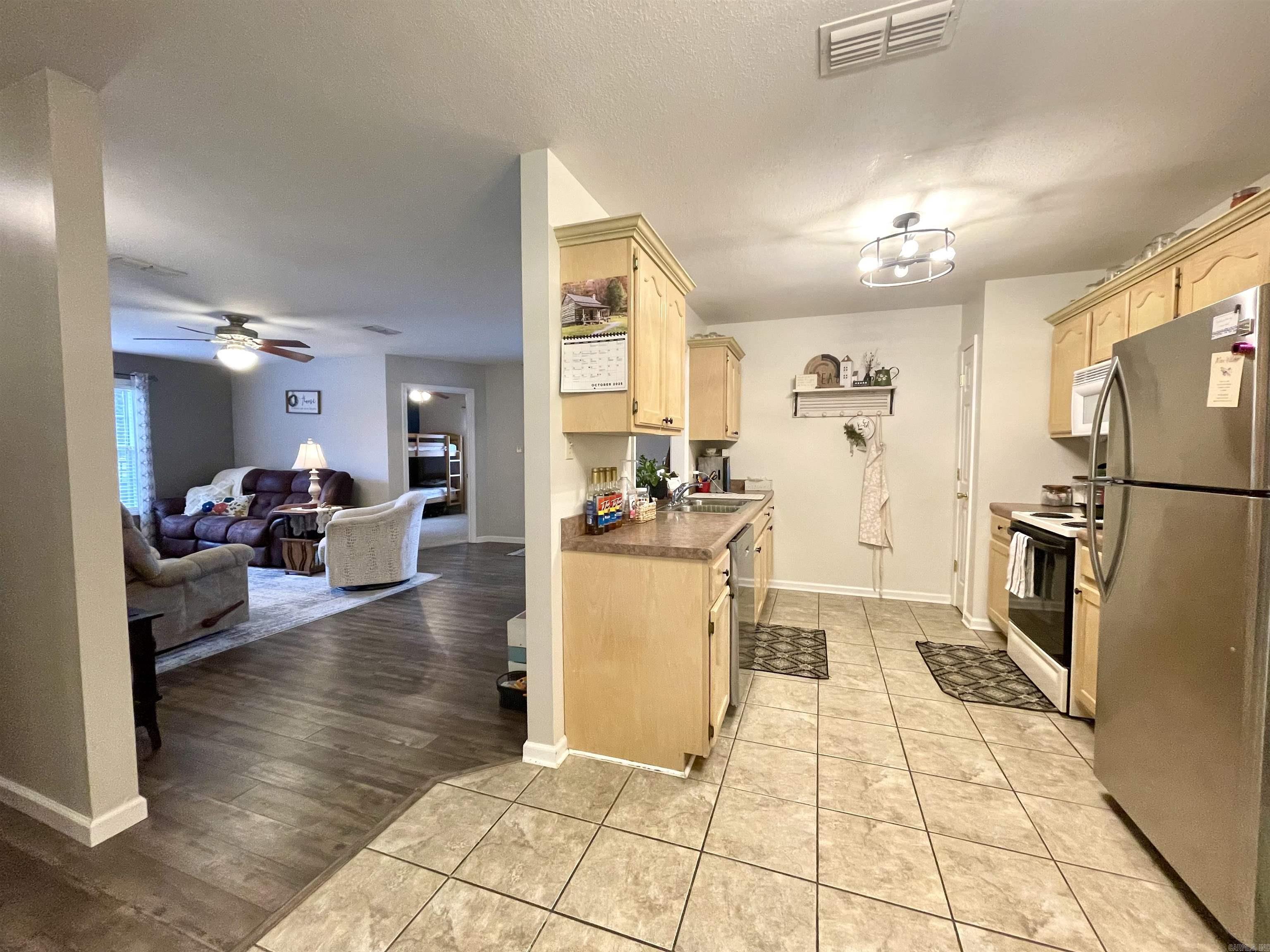 MAIN PLACE - Residential