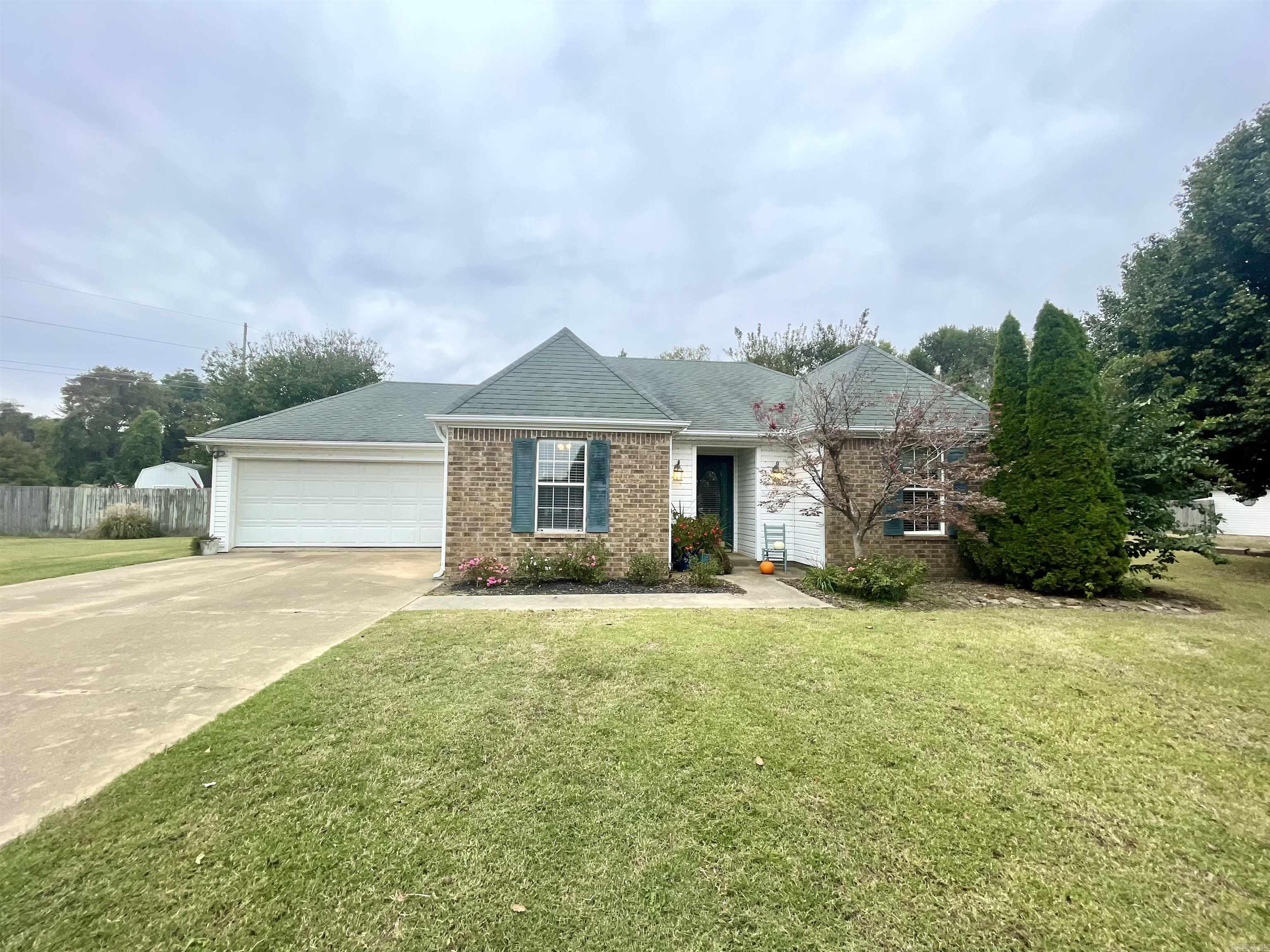 MAIN PLACE - Residential