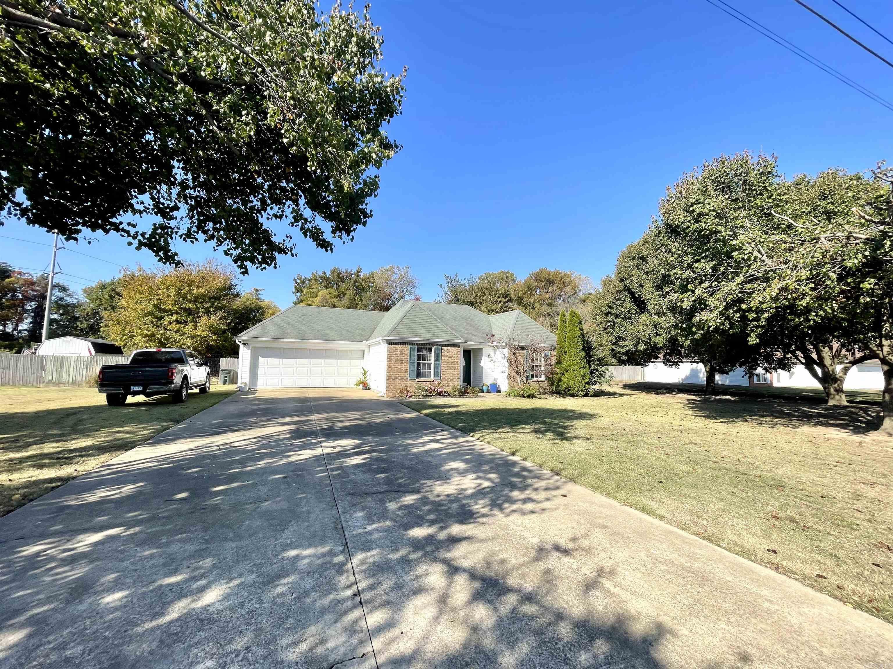 MAIN PLACE - Residential