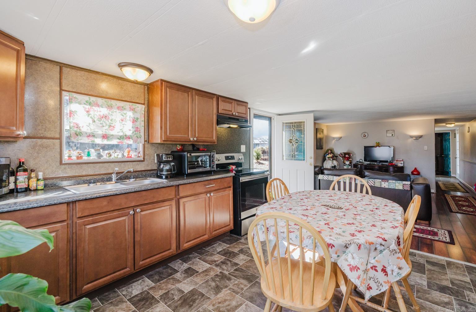 SHERWOOD ESTATES - Residential