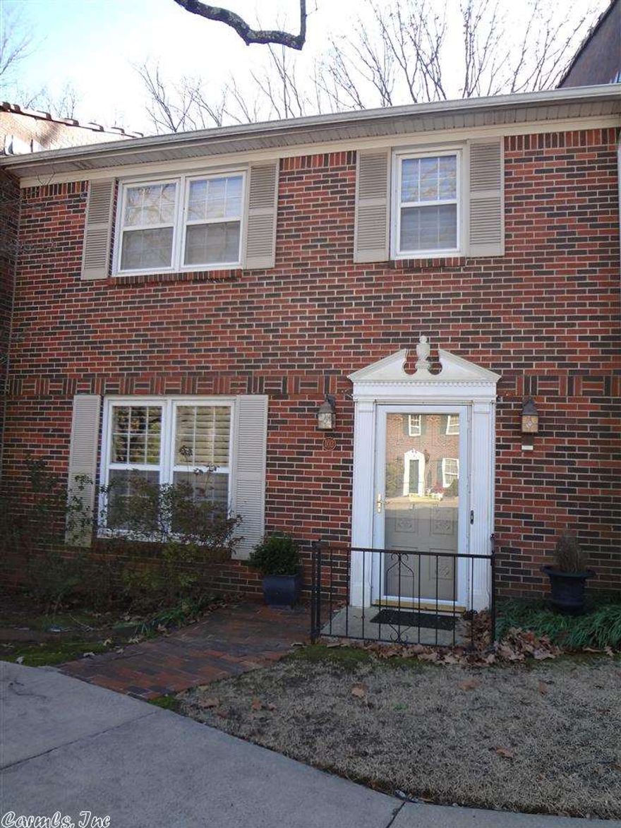 Faboulous, updated condo in a great location. Wonderful floorplan for entertaiing and every day livining. Renovated baths with slab granite, new hardwood floors, stainless appliances, level parking, gas log fireplace, so much storage. A must see!!