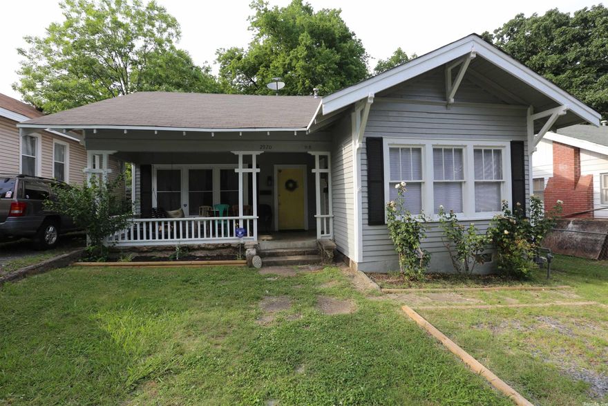 Blocks from UAMS, large living room, bedroom w/walk in closet, hardwood floors.  Has own entrance and a large fenced backyard.  The tenant pays $60 monthly for water, trash & sewer.