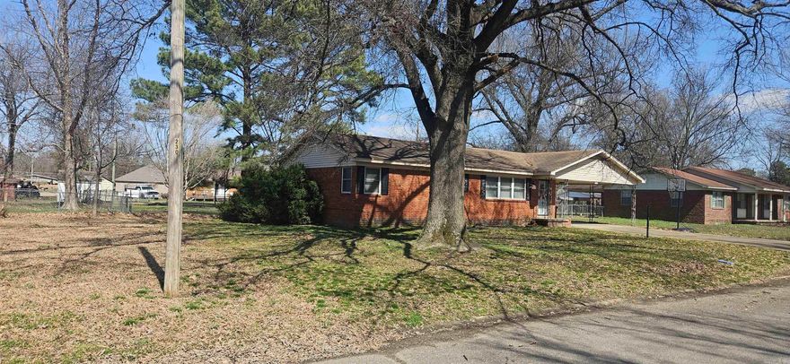 REAL ESTATE AUCTION - 24 INCOME PRODUCING HOME RENTALS IN WYNNE, AR - FRI. MAY 2, 10AM - ATTENTION Investors and homebuyers! Join us for this live real estate auction being held at the Fire Station in Wynne, AR (1111 Falls Blvd N, Wynne, AR 72396) on Friday, May 2nd at 10am. Here's your chance to purchase turnkey, income producing homes. For a list of all twenty-four properties or additional details contact the listing agent. Rent rolls are available upon request.  232 Evelyn Ave, Wynne, AR • 3BR/2BA •      1381 sq ft • Year built: 1971 • Monthly rent being collected: $725 • Rental contract: 6/1/17 - MONTHLY   TERMS FOR THE REAL ESTATE AUCTION:  • Must Have Proof of Availability of Funds to Register. • 10% Buyer's Premium added to bidder’s final purchase price. • Closing in 30 Days. • Sold AS IS, WHERE IS. • No Contingencies. • No Exceptions Will Be Made. • Earnest Money in The Amount of 10% - Preferably in the Form of a Cashier’s Check - Payable to Thomas Blackmon Realty - Due Day of the Auction. • Announcements Made Day of the Sale Take Precedence Over Printed Material.