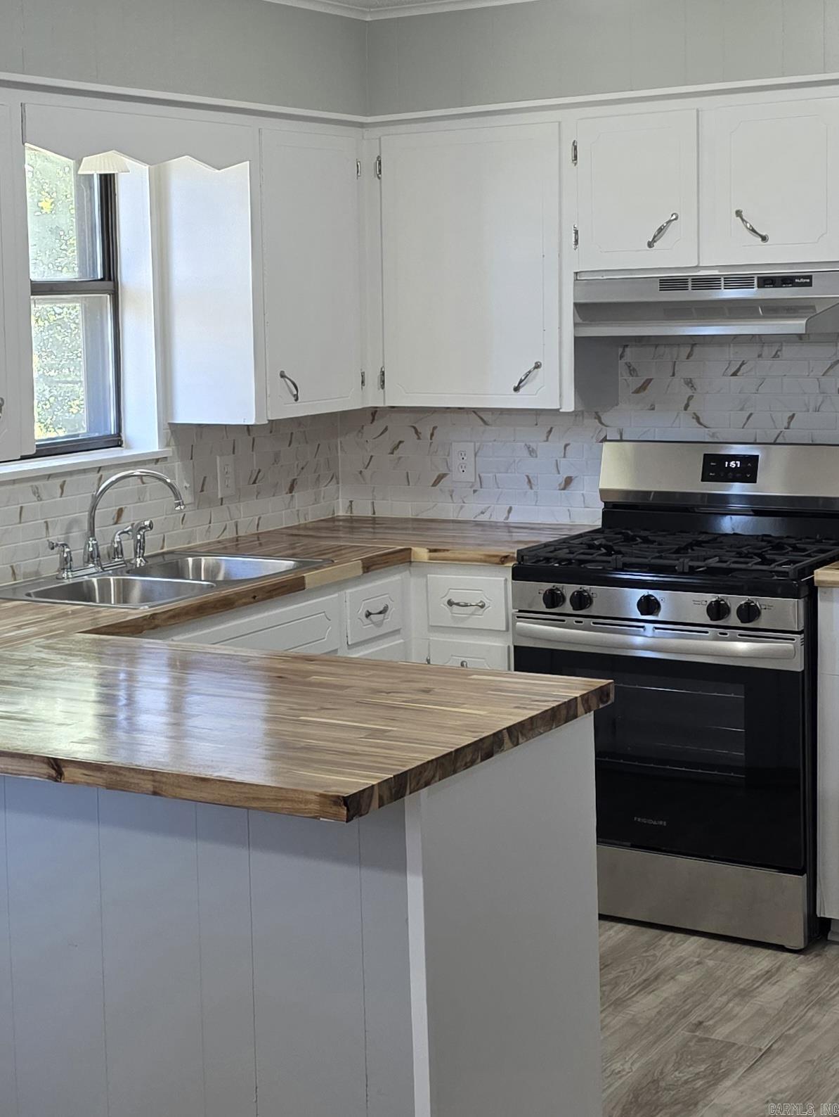 PINECREST - Residential