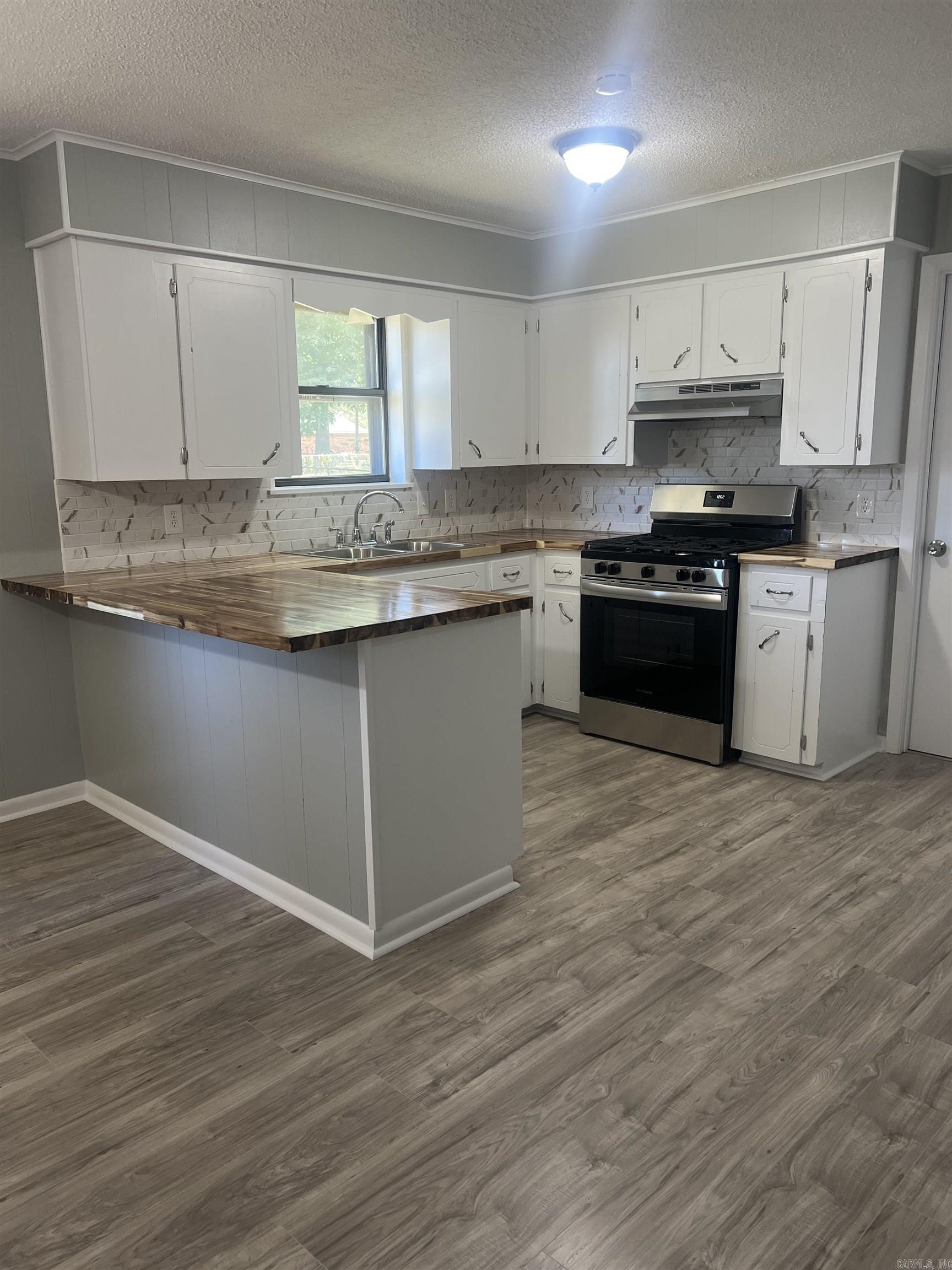 PINECREST - Residential