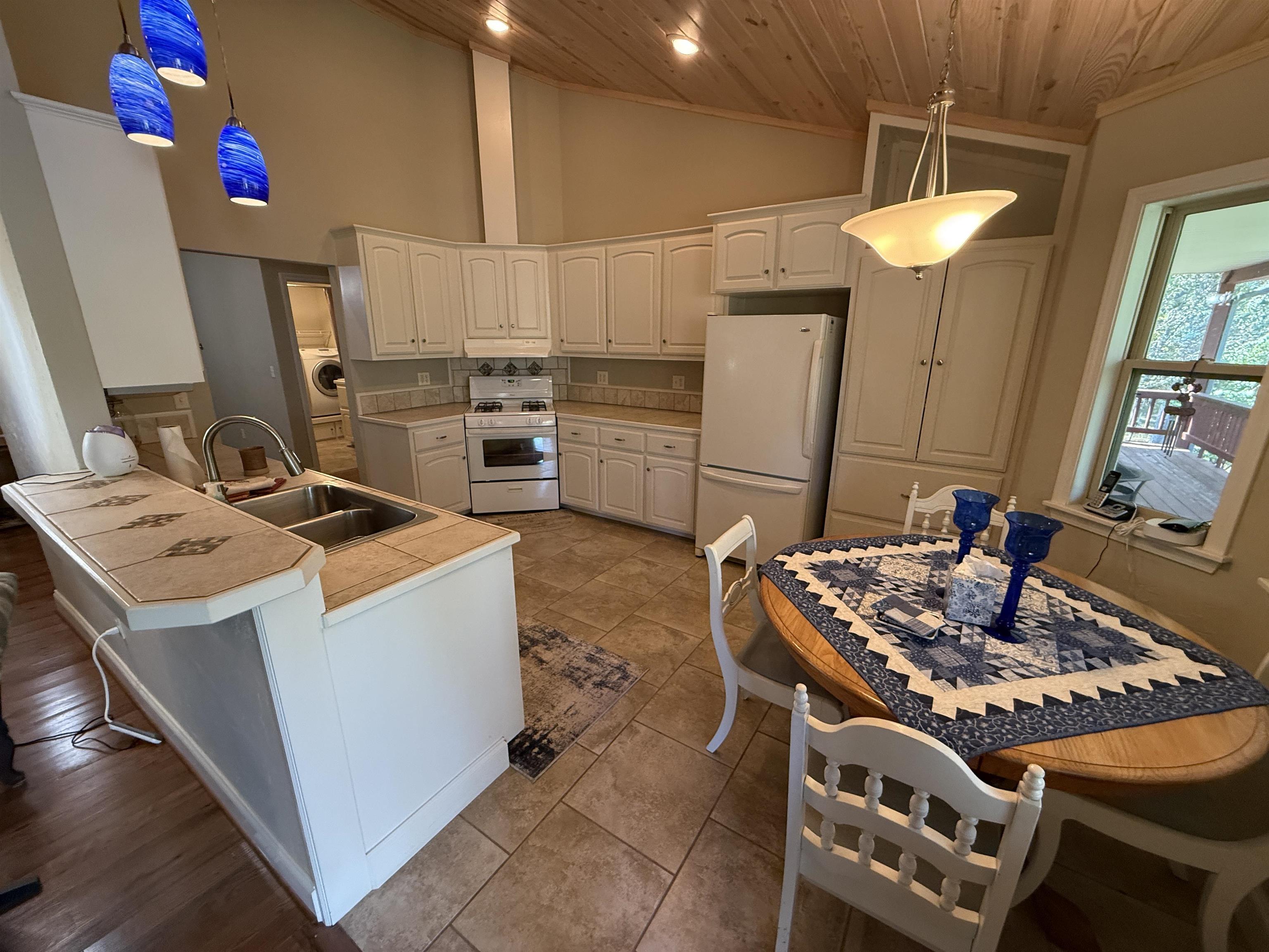 Rolling Hills 1st - Residential