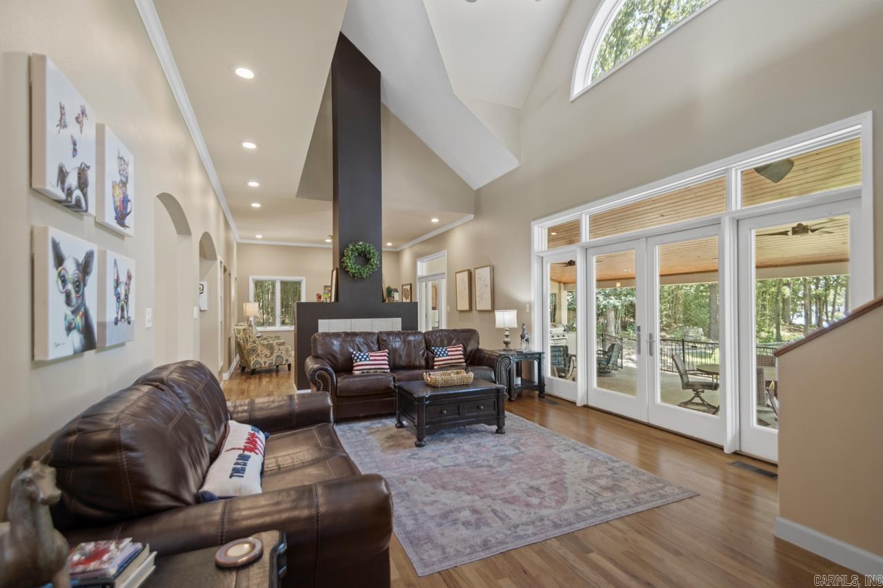 STONEGATE SHORES - Residential