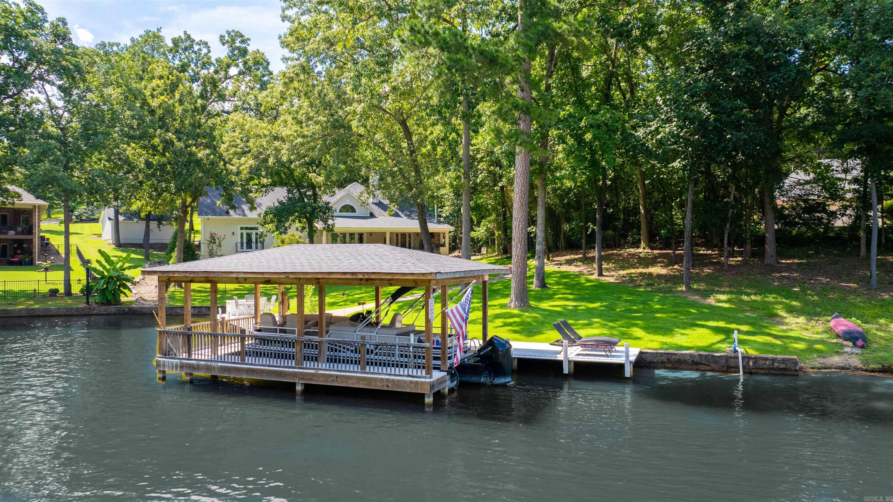 STONEGATE SHORES - Residential