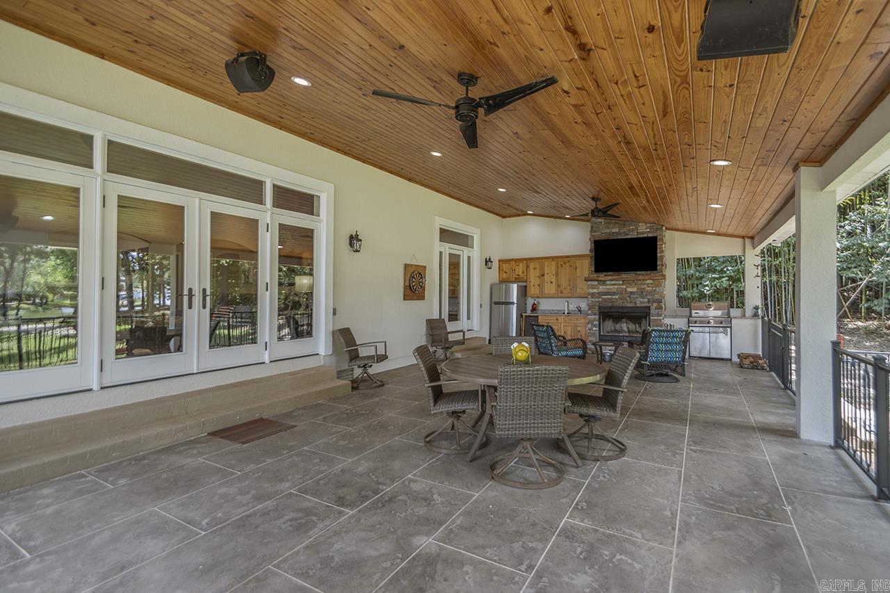 STONEGATE SHORES - Residential