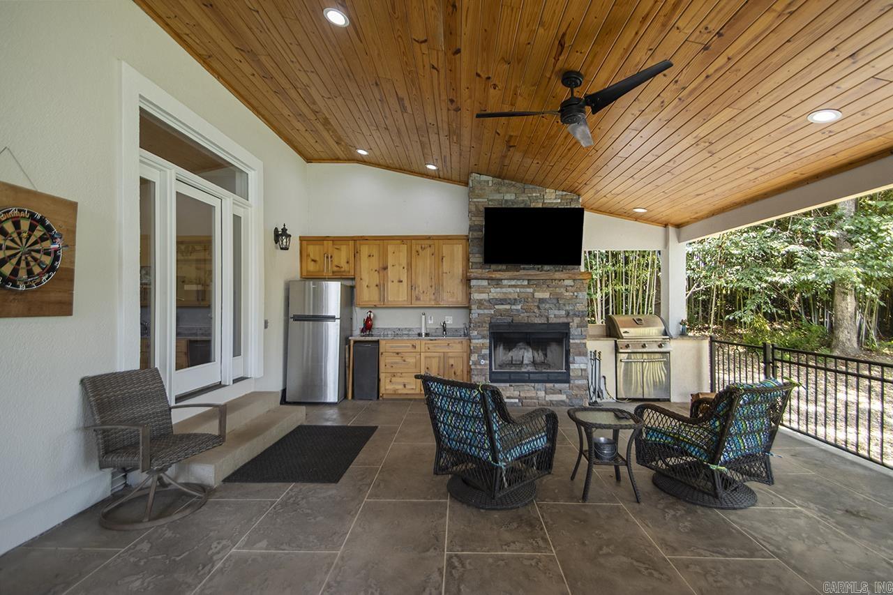 STONEGATE SHORES - Residential