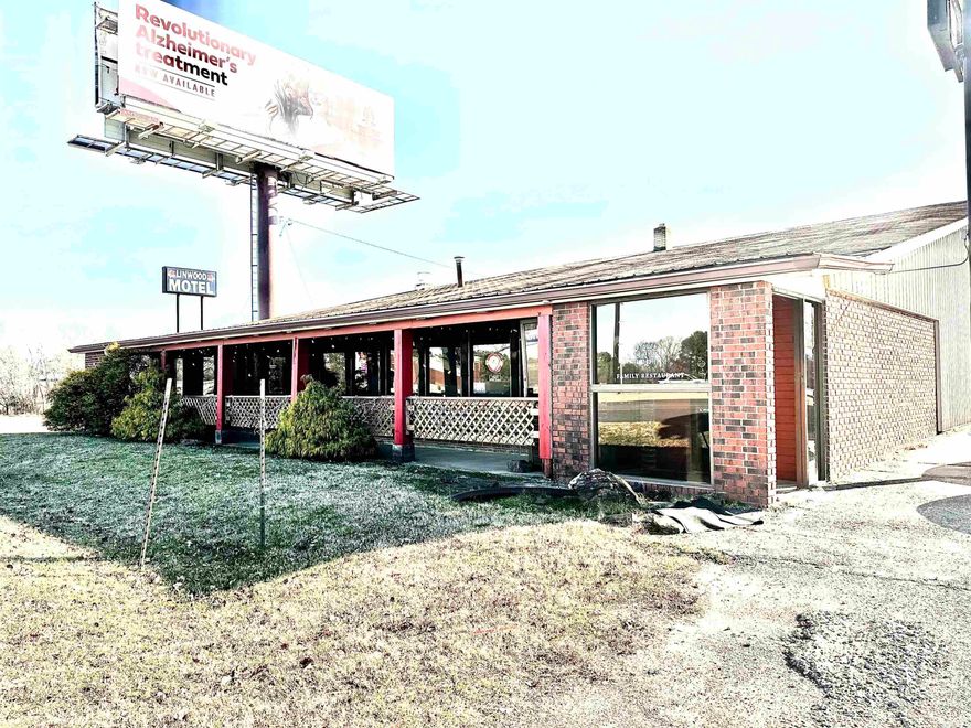 Great location! Right on Linwood Drive in Paragould! Existing Restaurant is under lease.