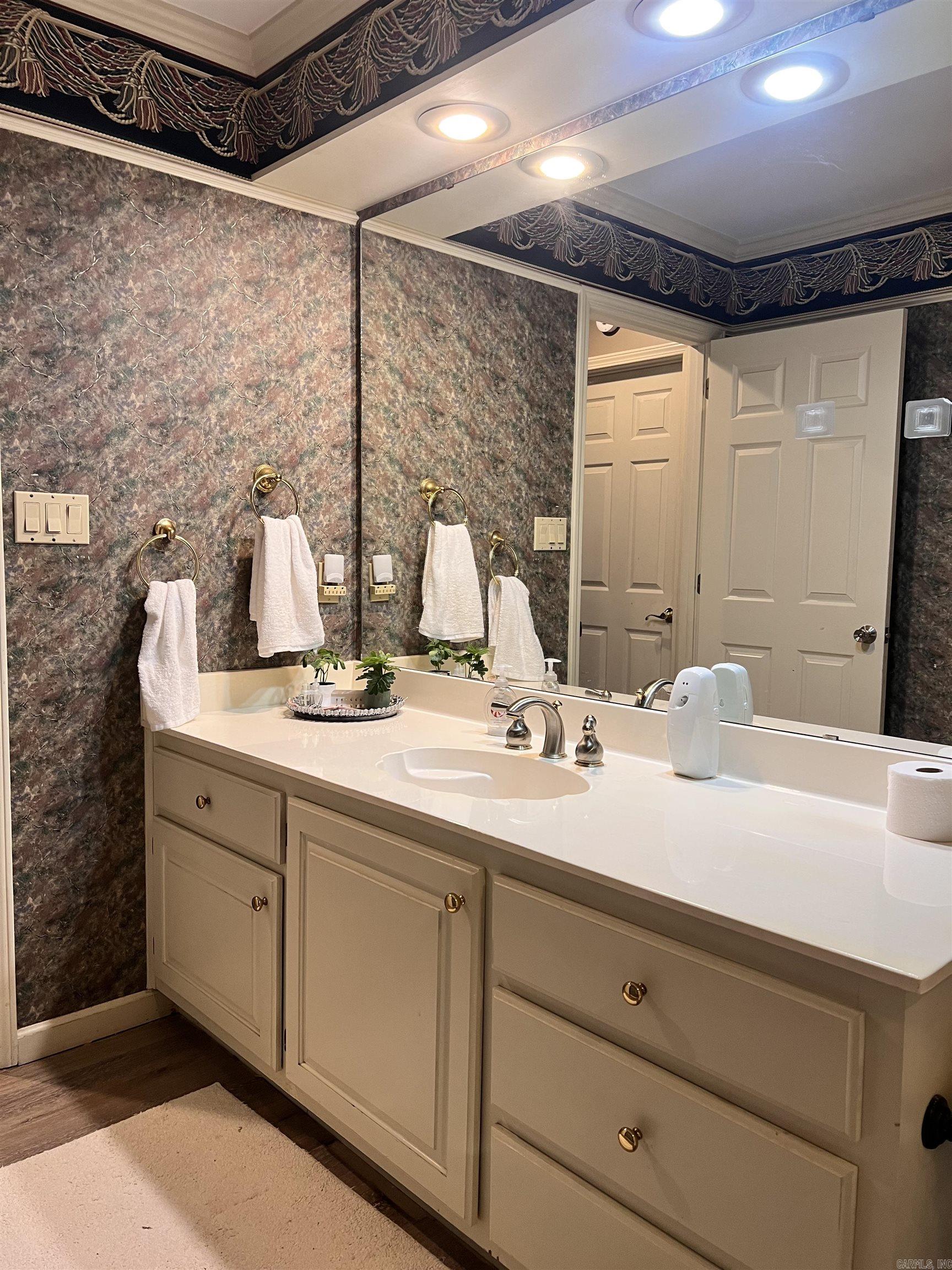 KENWOOD ESTATES - Residential