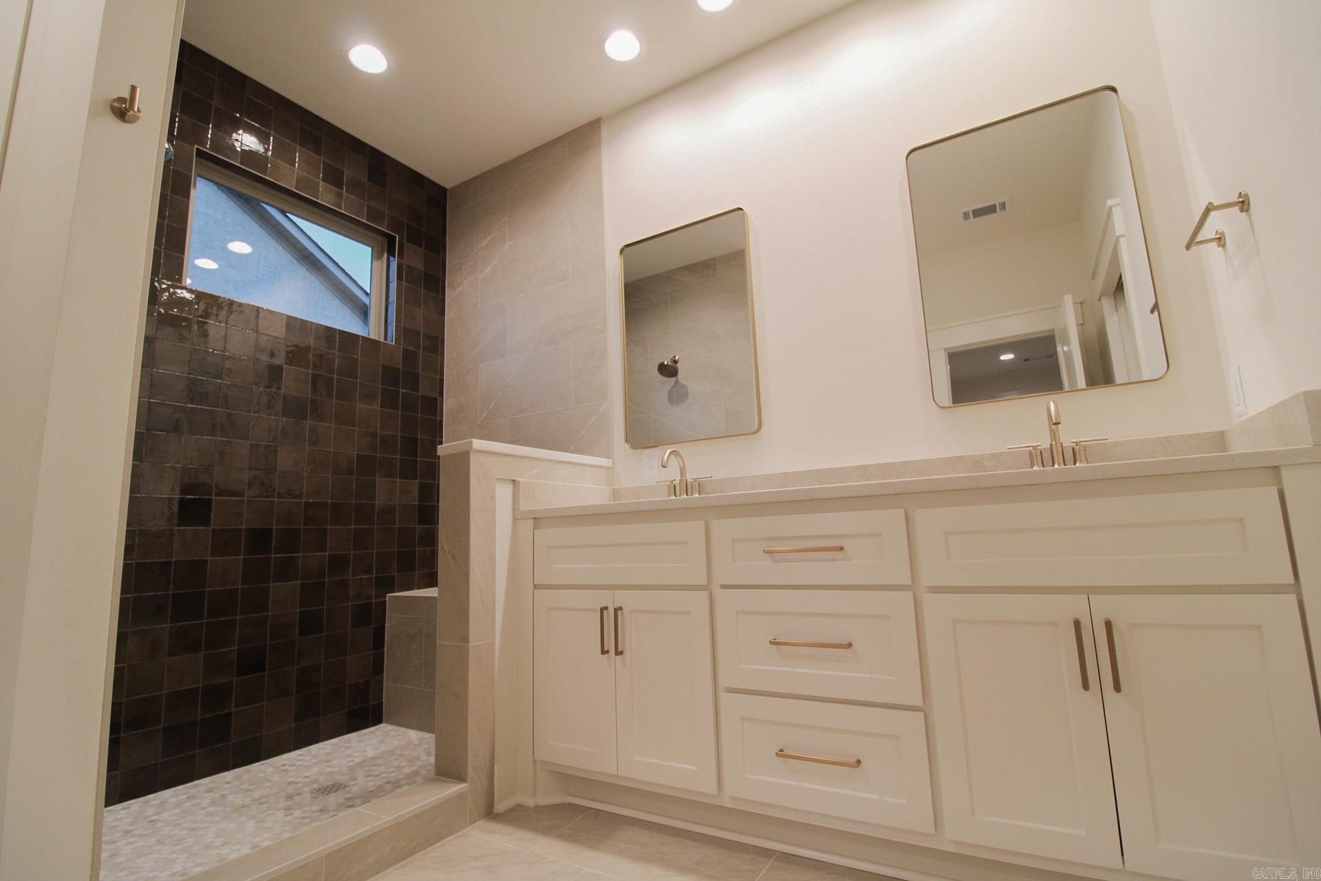 ROBYNMAR - Residential