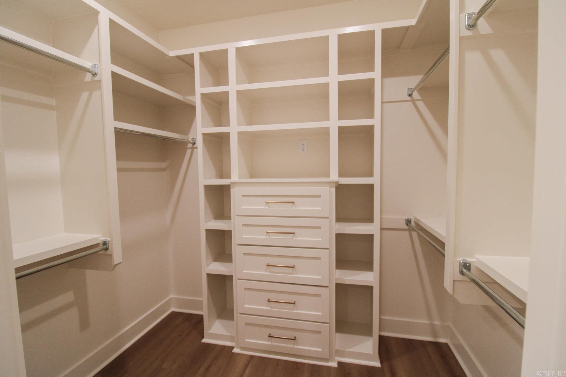 ROBYNMAR - Residential