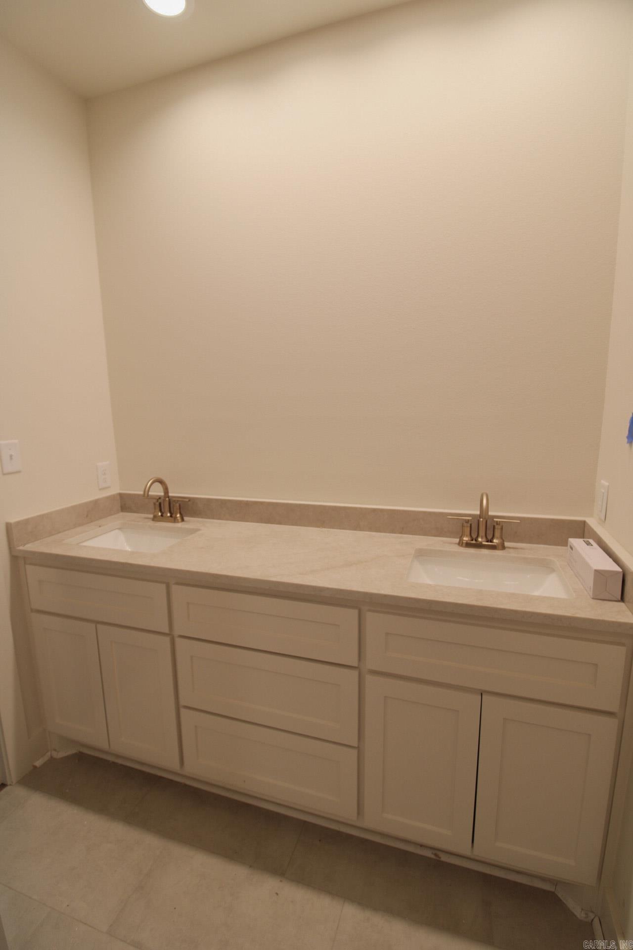 ROBYNMAR - Residential