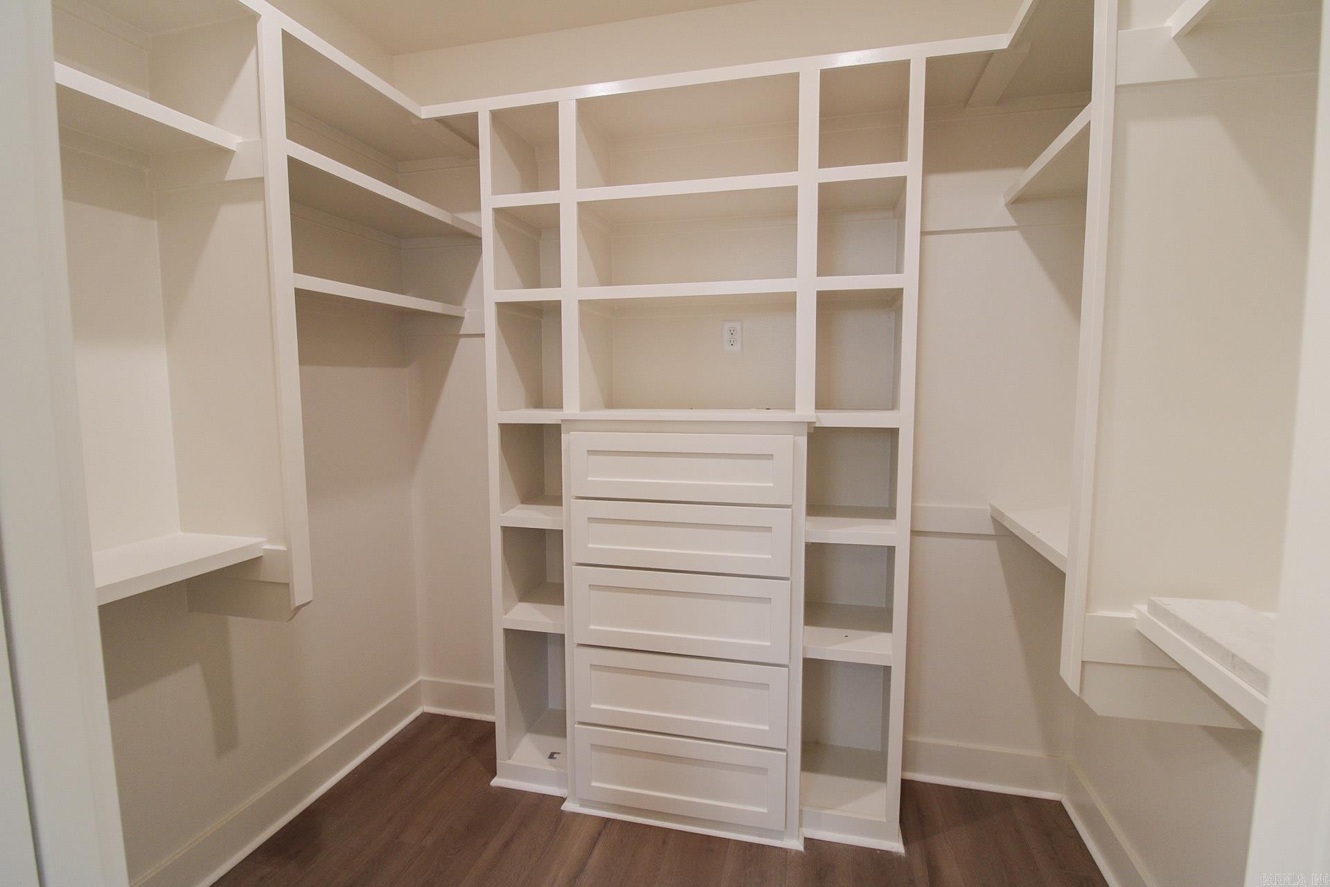 ROBYNMAR - Residential