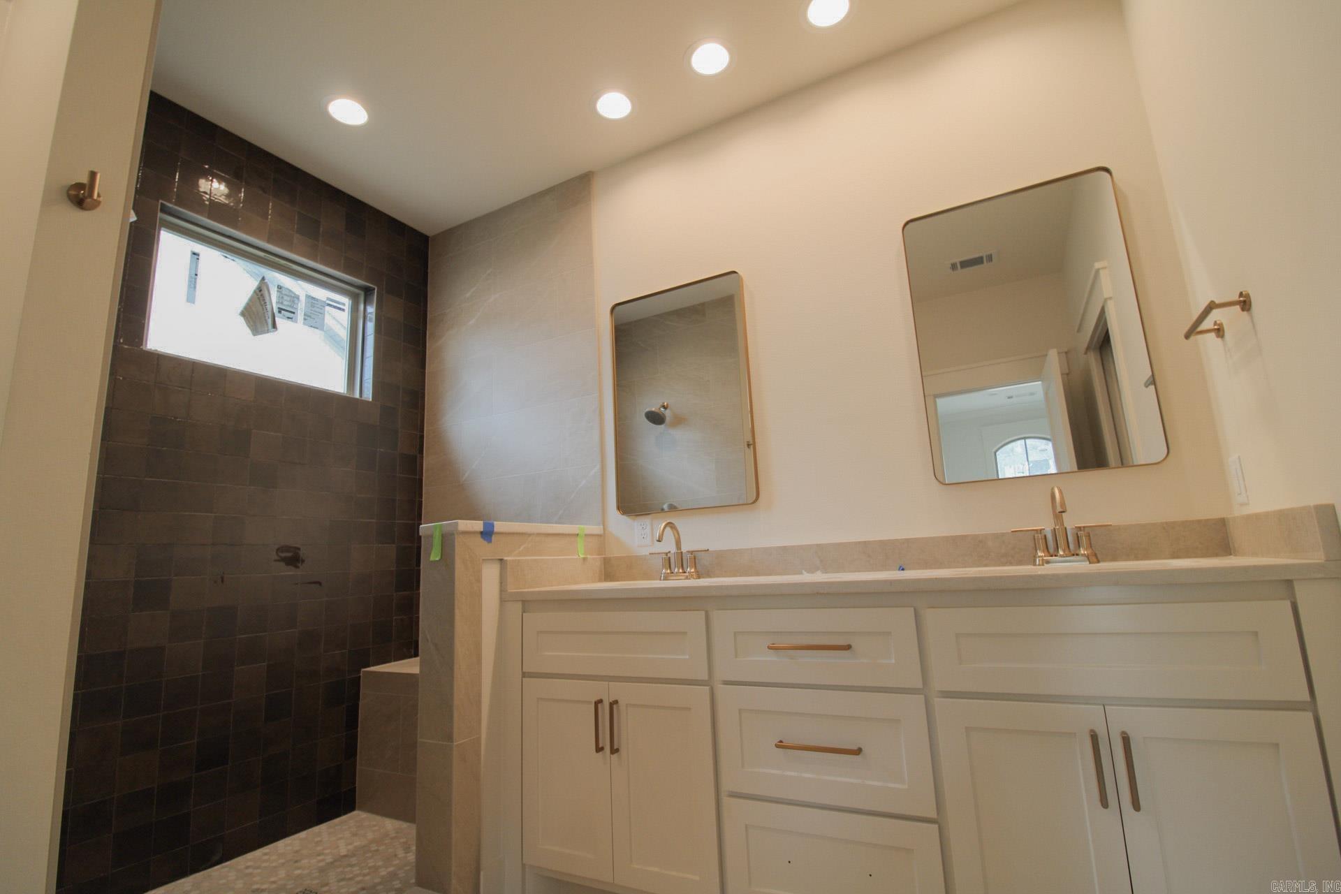 ROBYNMAR - Residential