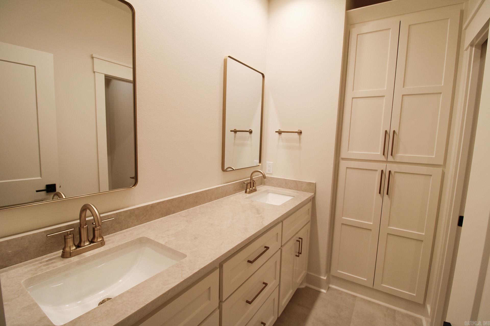 ROBYNMAR - Residential