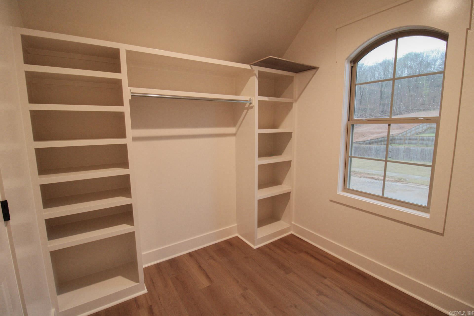 ROBYNMAR - Residential