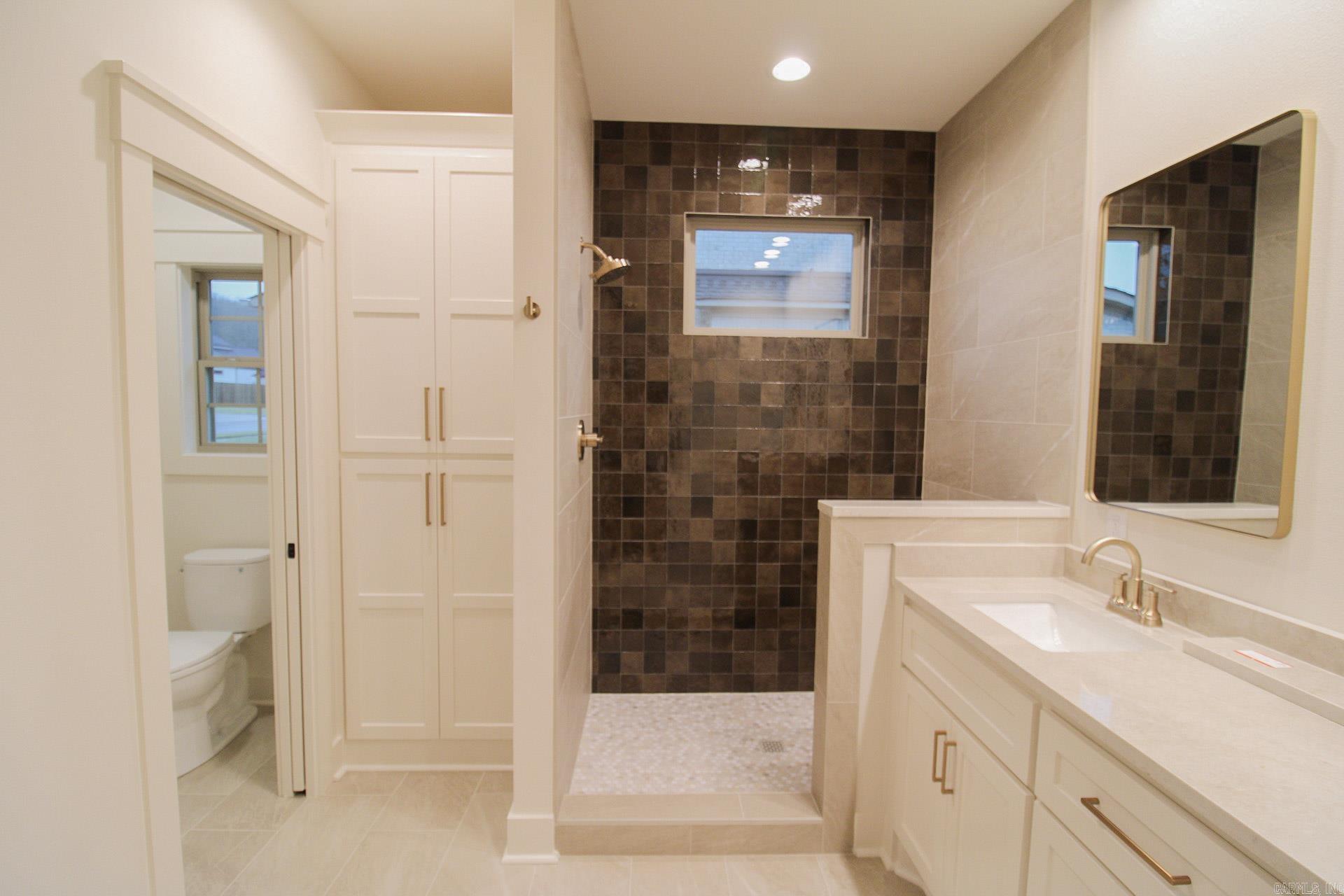 ROBYNMAR - Residential