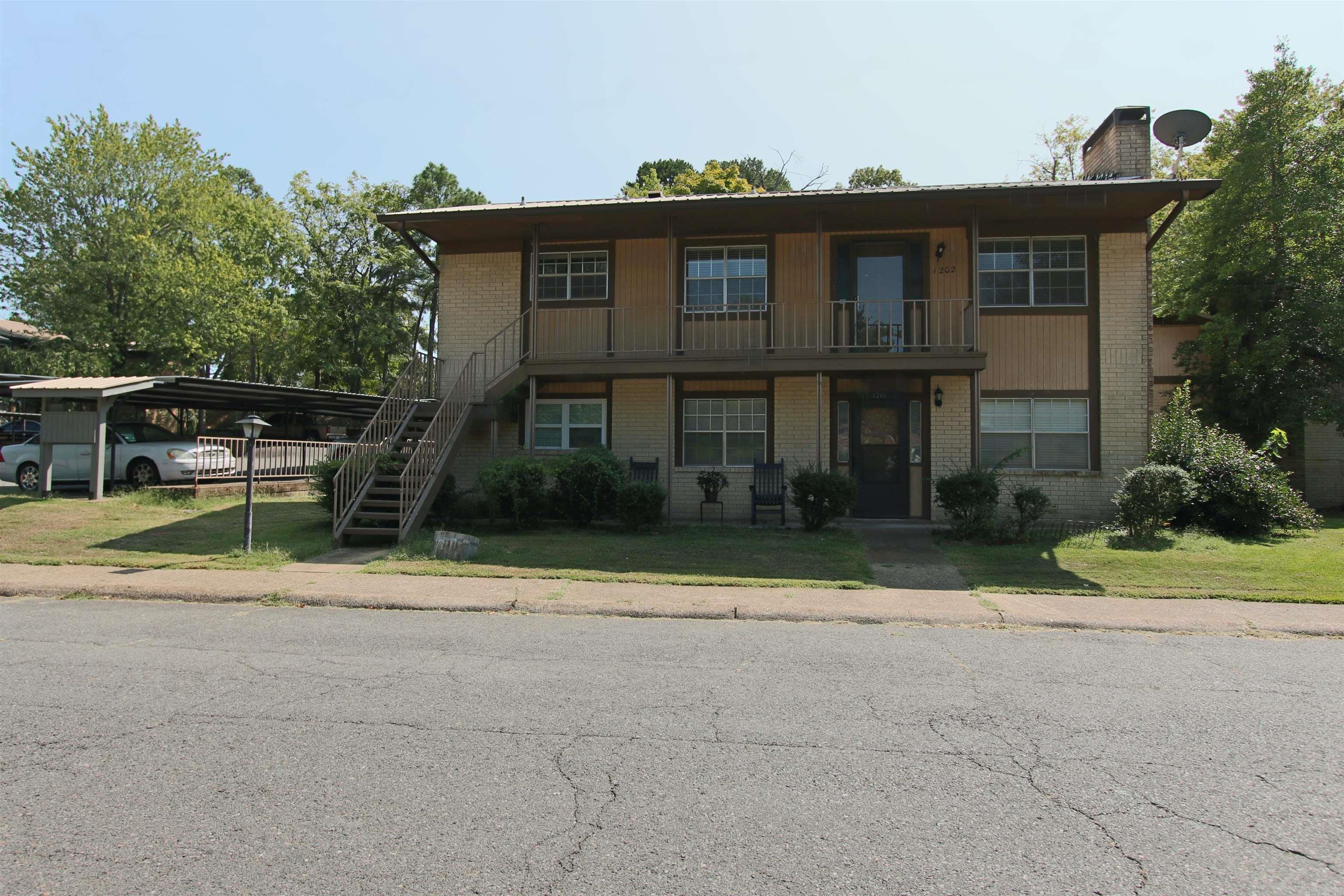 Quiet, clean and conveniently located inside City Condo with 2 beds+ 2 baths close to Shopping, hospital, restaurant and Oaklawn, downtown Hot Springs and school, etc. New replacement for HVAC, water heater and roof in 2022. This condo is perfect for small family, single person or either short term and long term investment. Come to check it out !