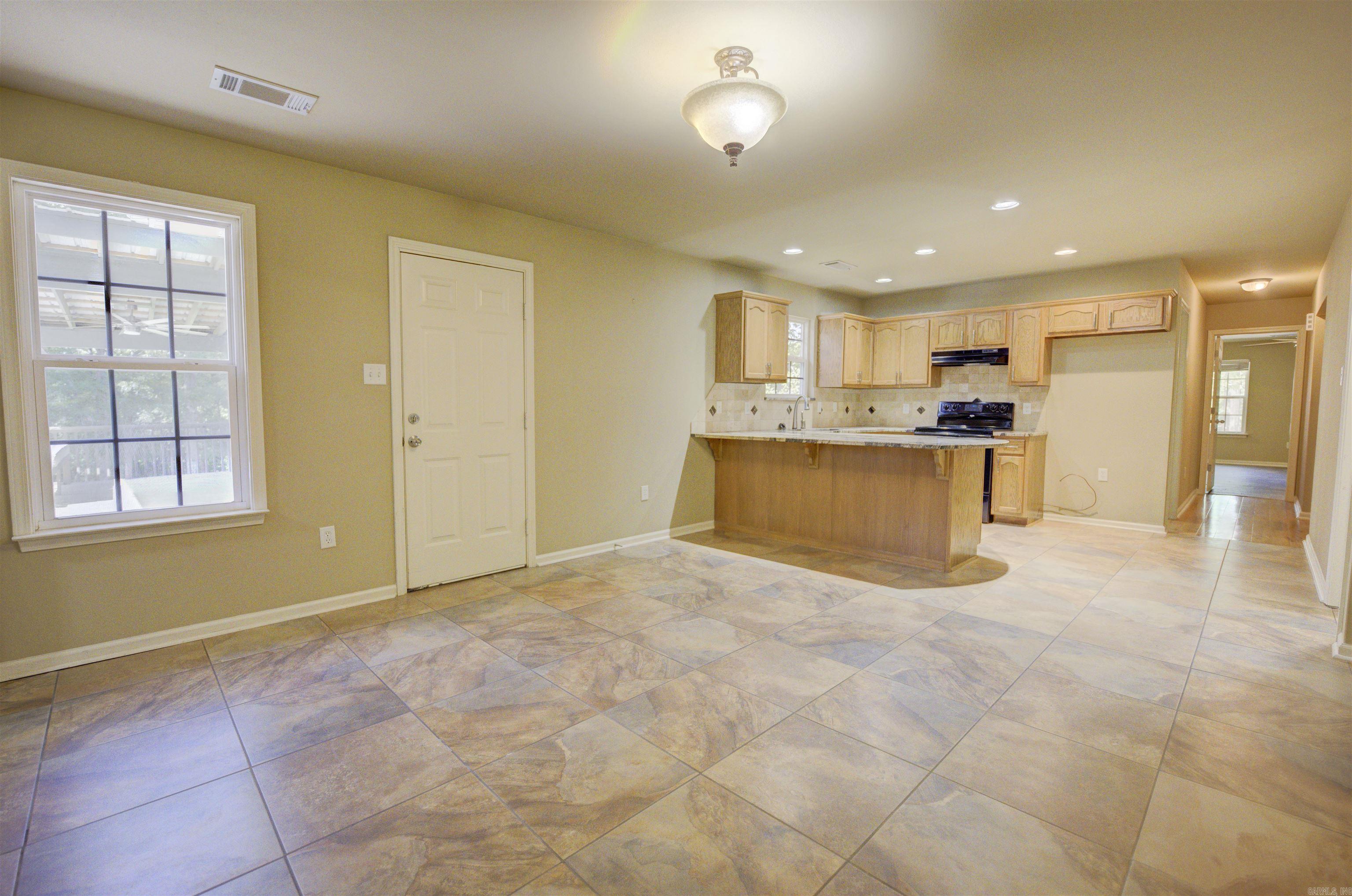 CRYSTAL LAKE - Residential