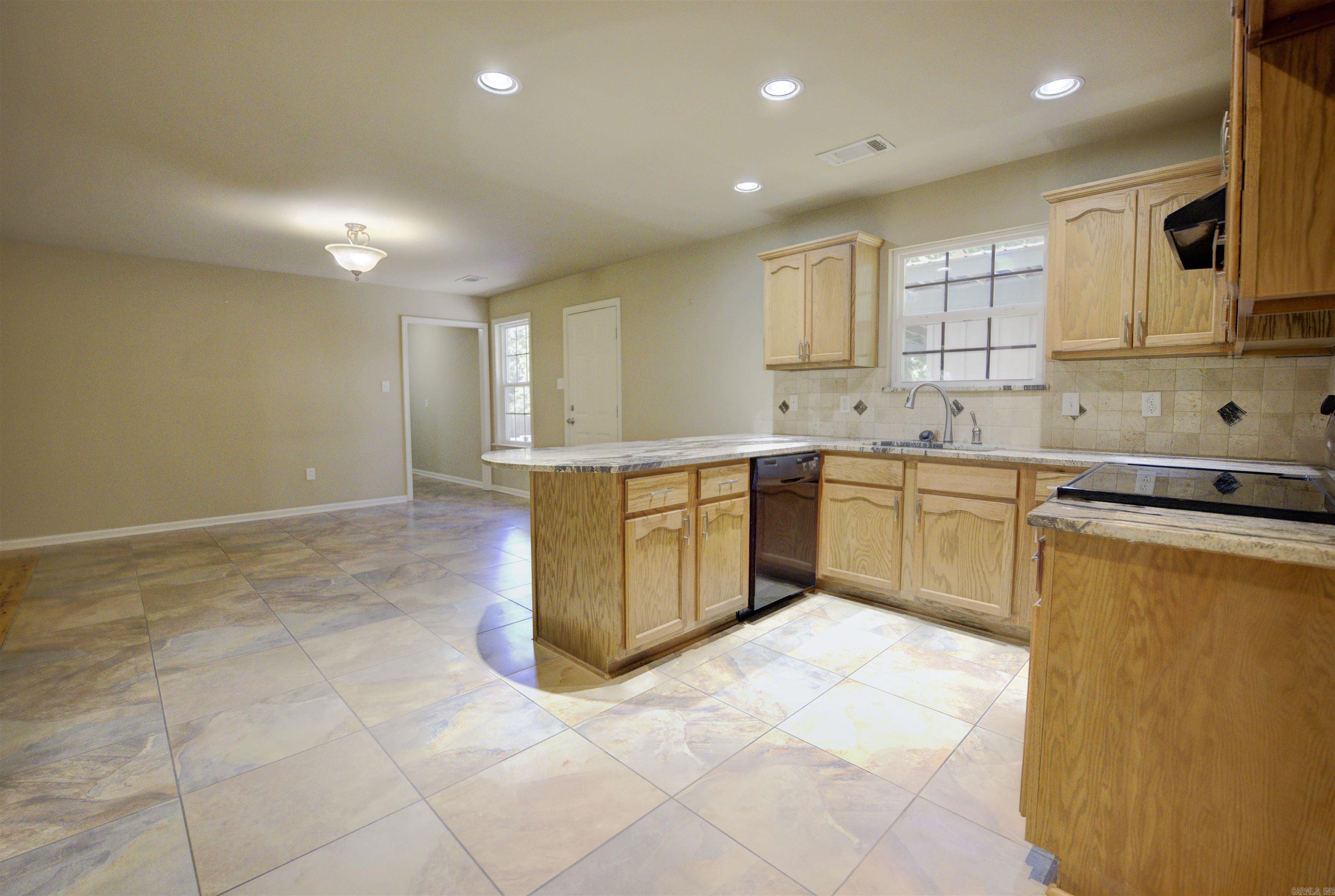 CRYSTAL LAKE - Residential