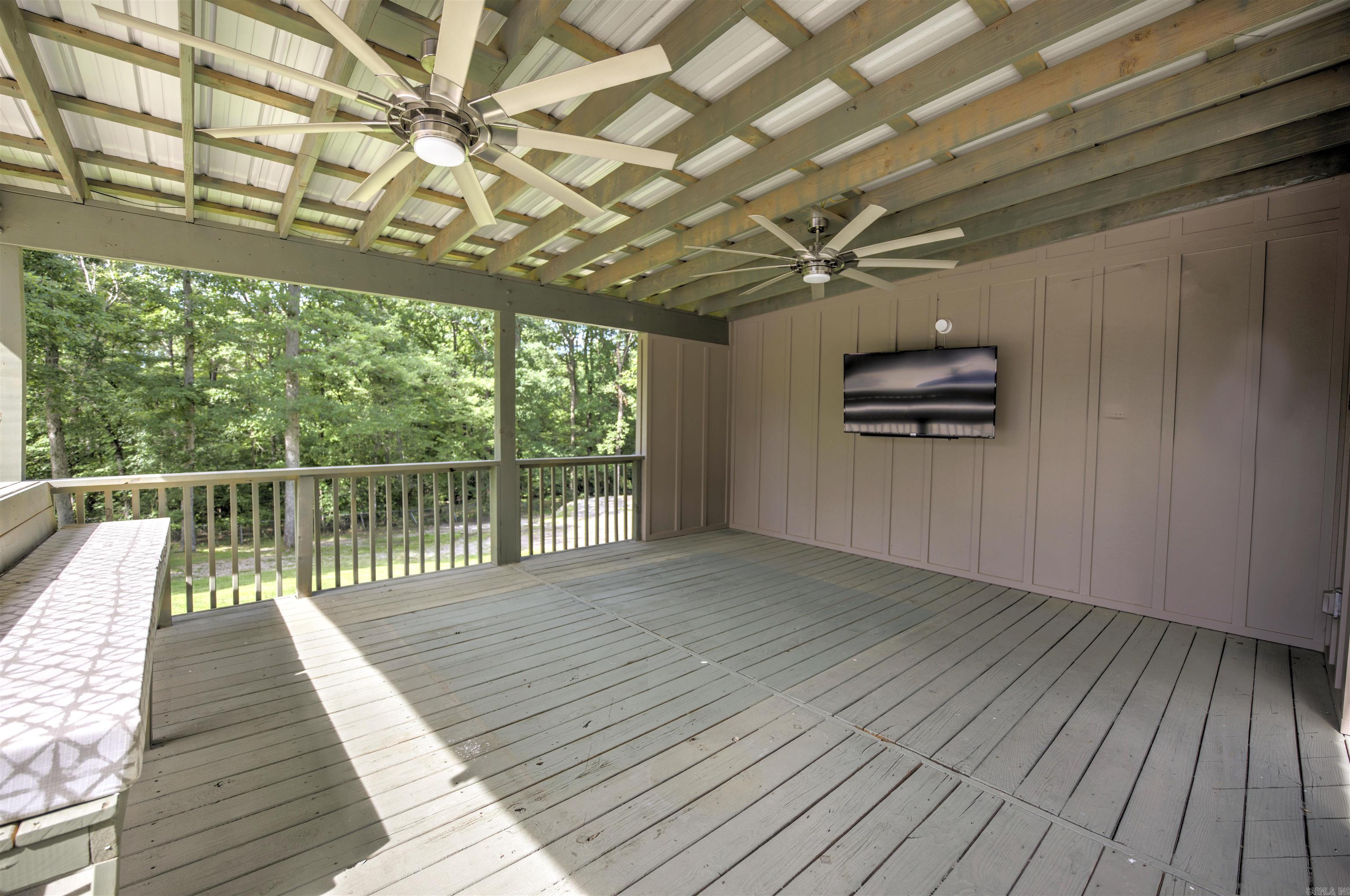 CRYSTAL LAKE - Residential