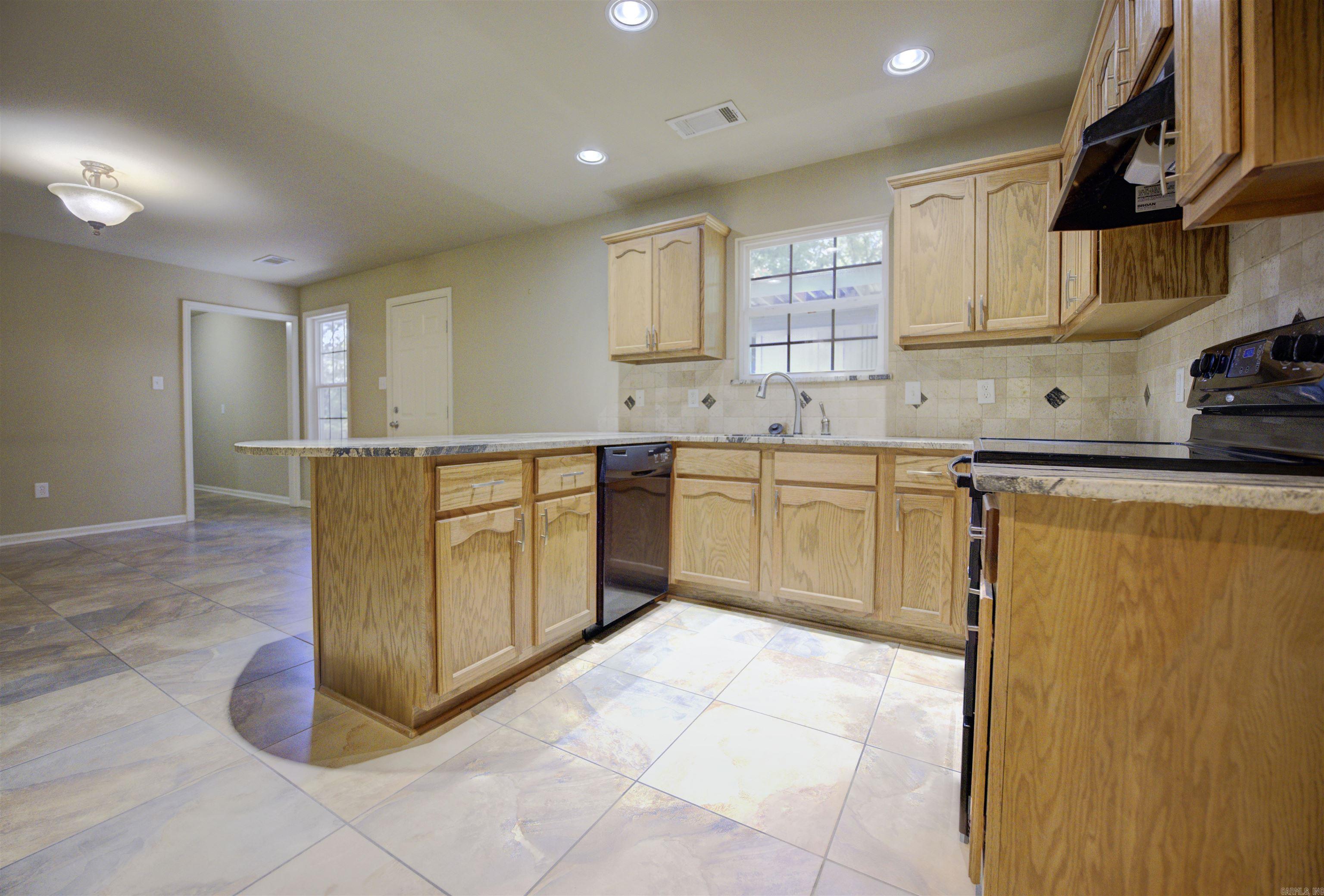 CRYSTAL LAKE - Residential