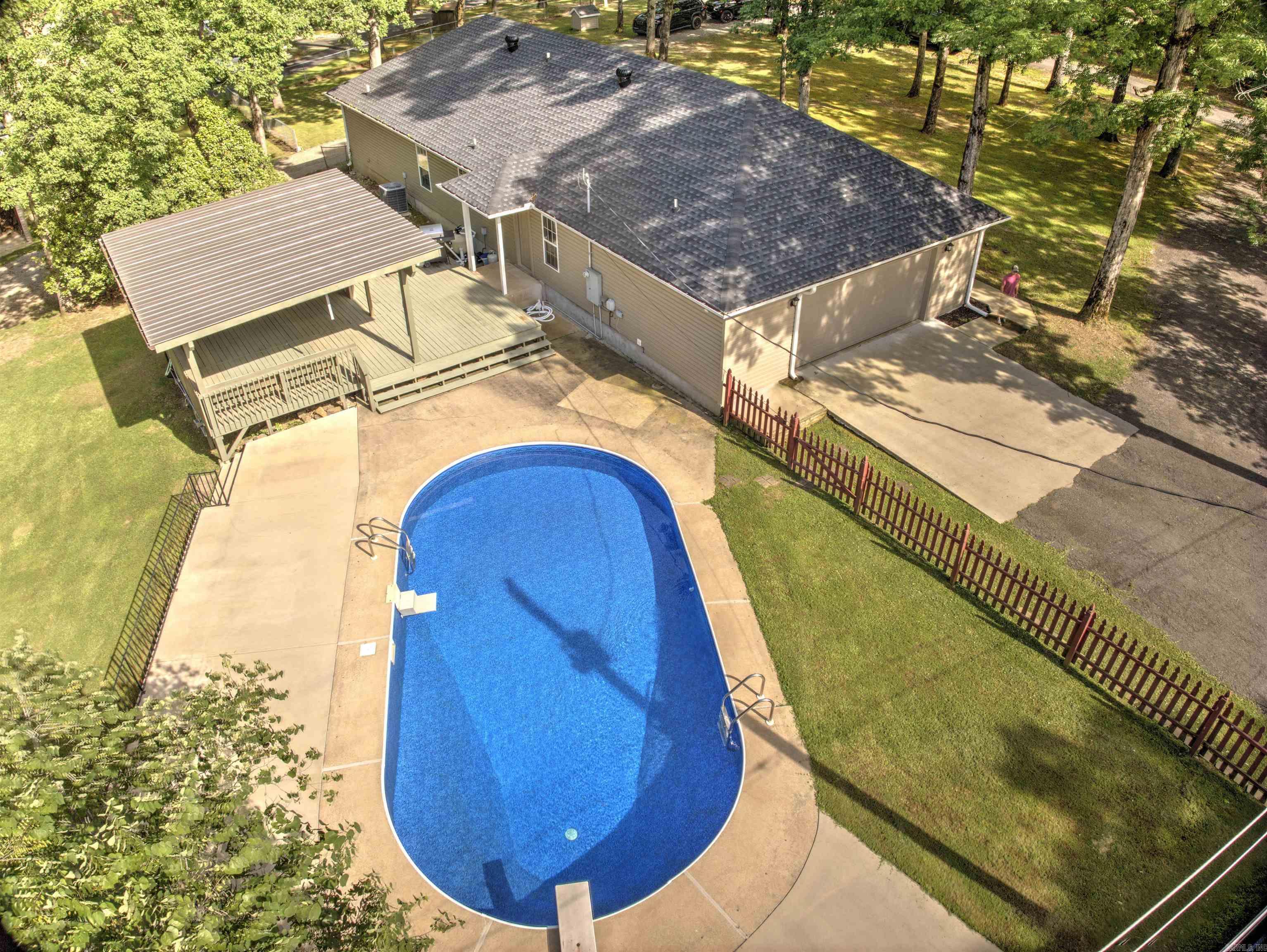 CRYSTAL LAKE - Residential