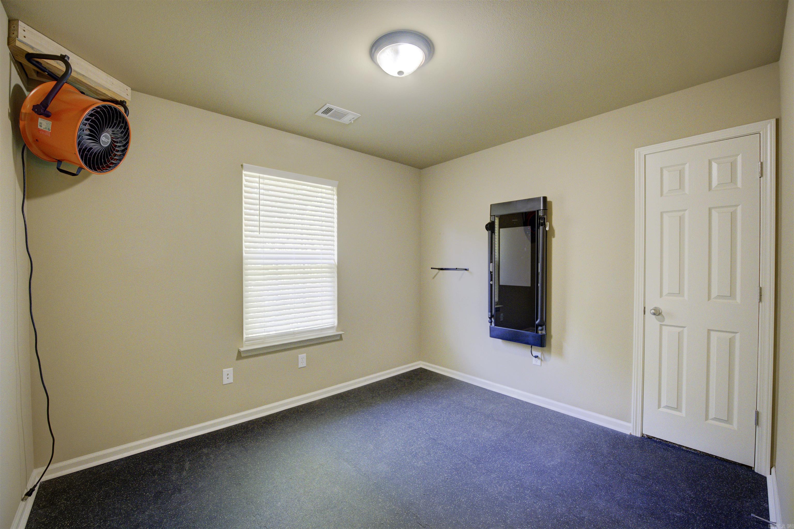 CRYSTAL LAKE - Residential