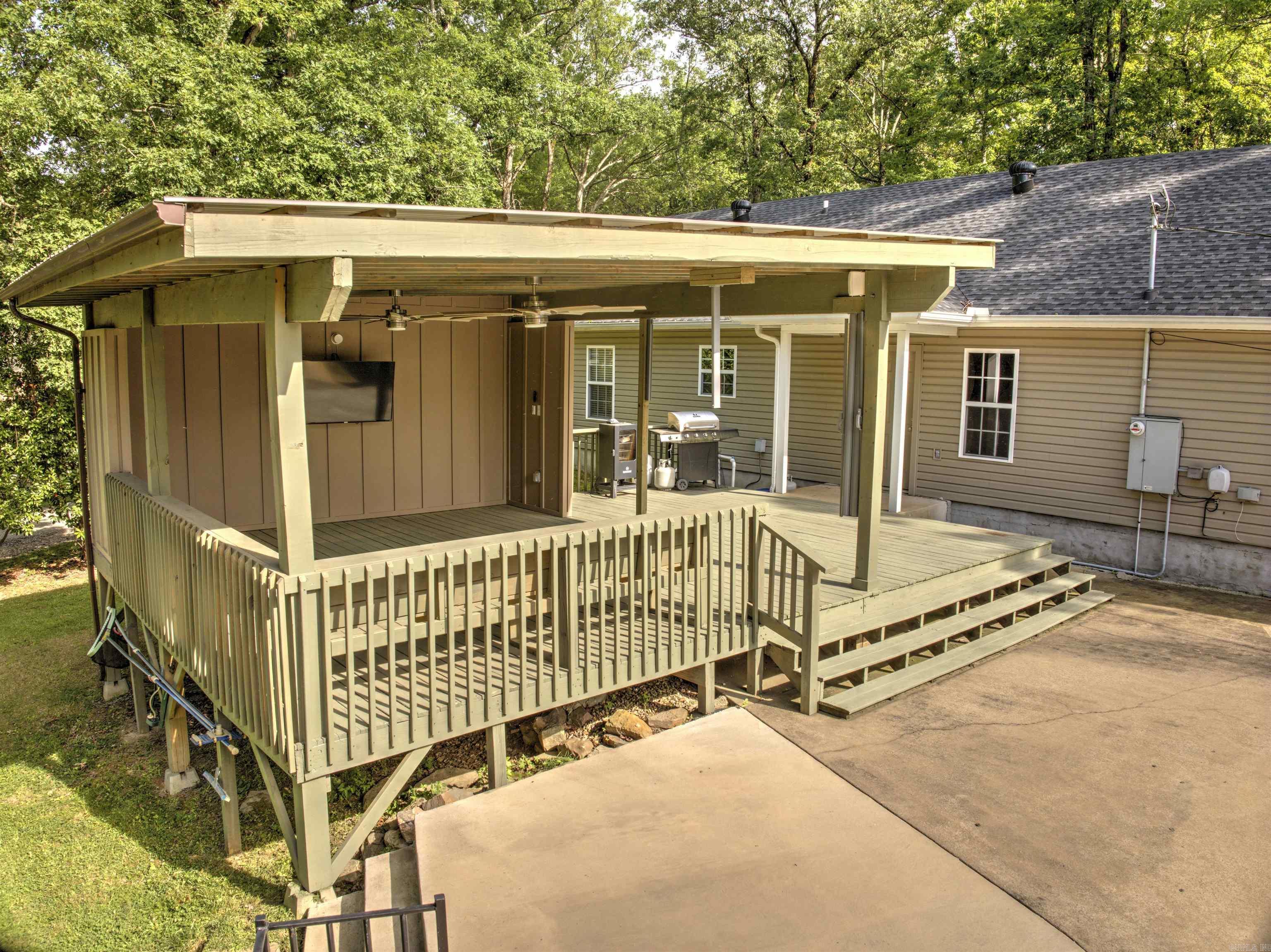 CRYSTAL LAKE - Residential