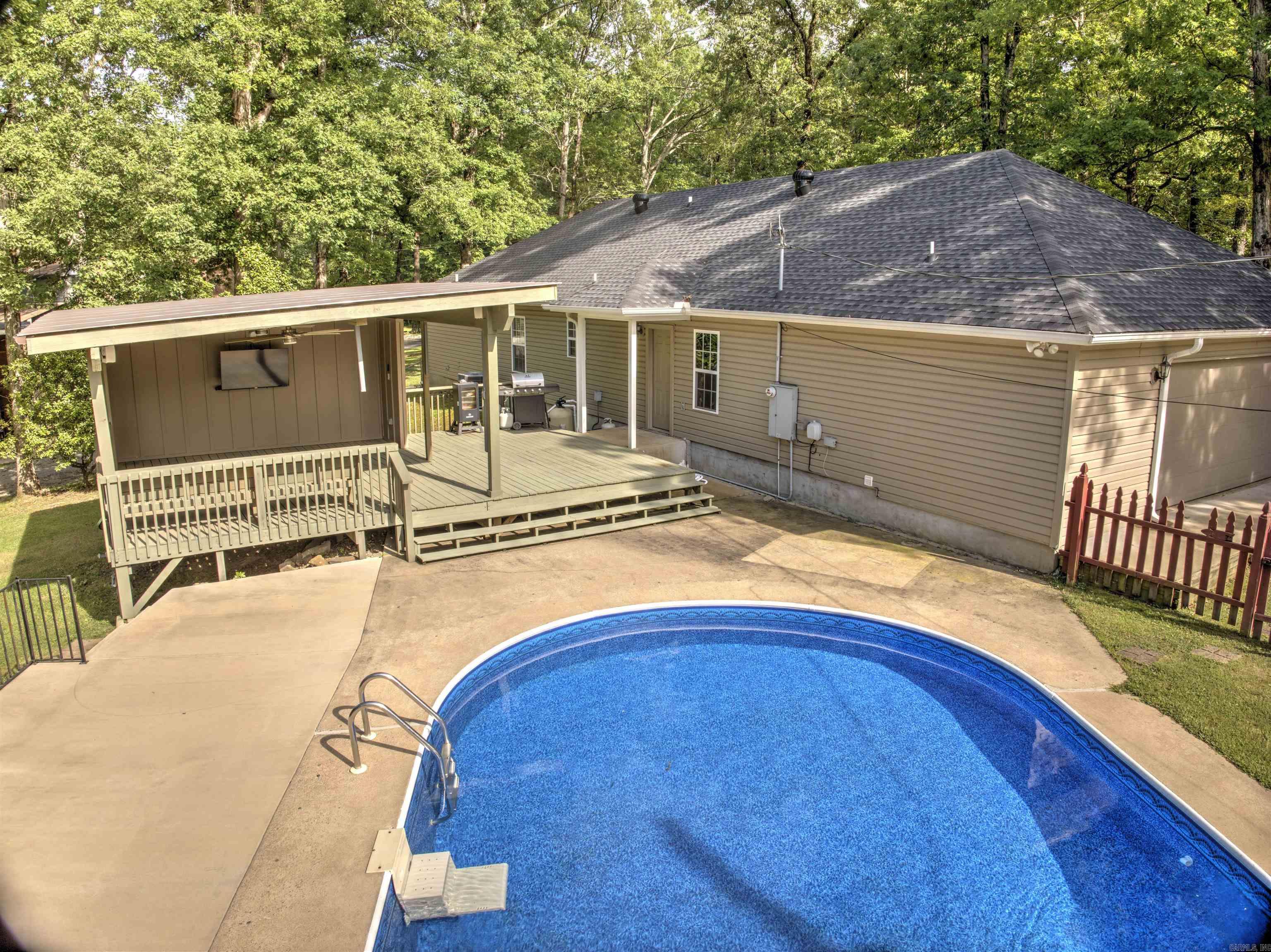 CRYSTAL LAKE - Residential