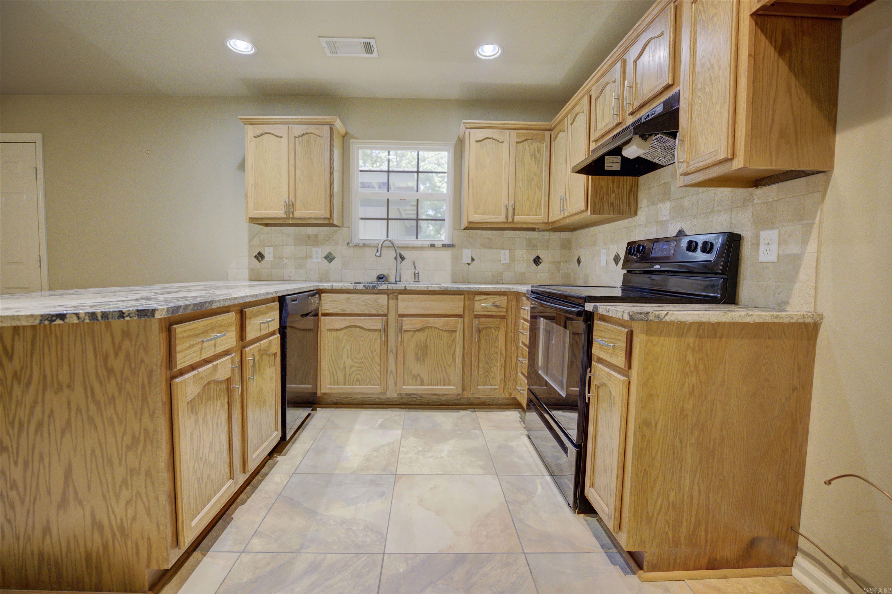 CRYSTAL LAKE - Residential