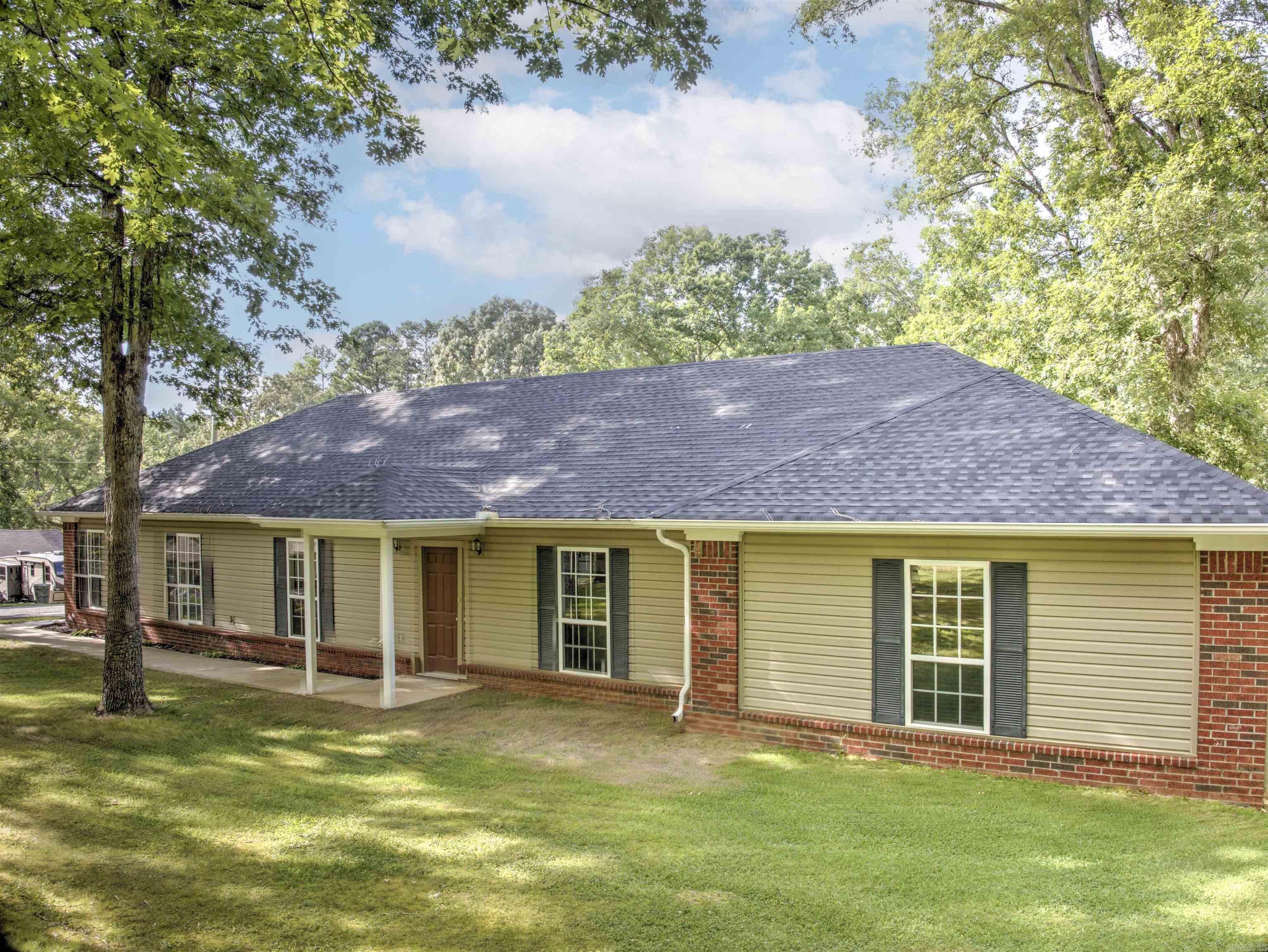 CRYSTAL LAKE - Residential