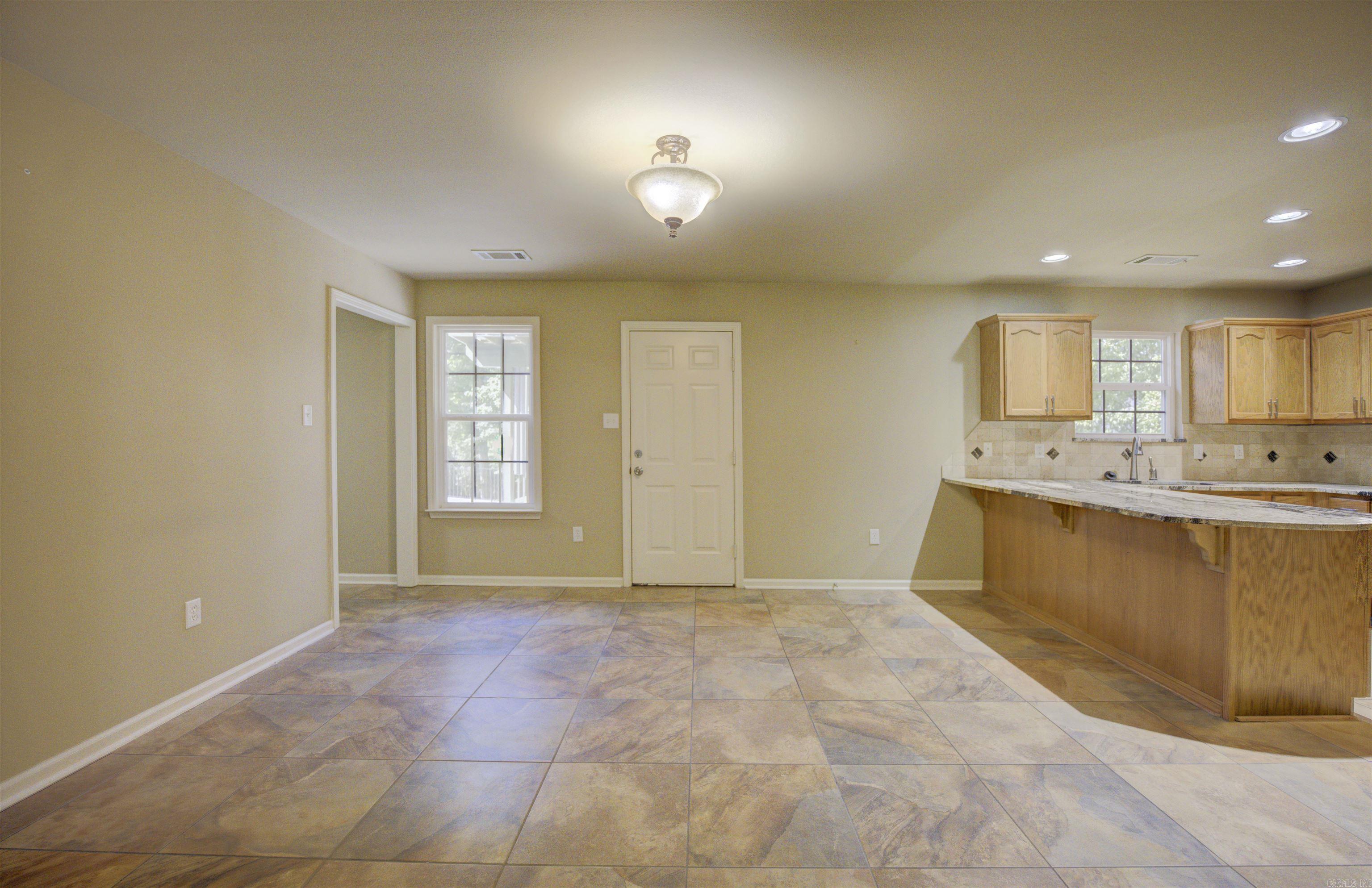 CRYSTAL LAKE - Residential