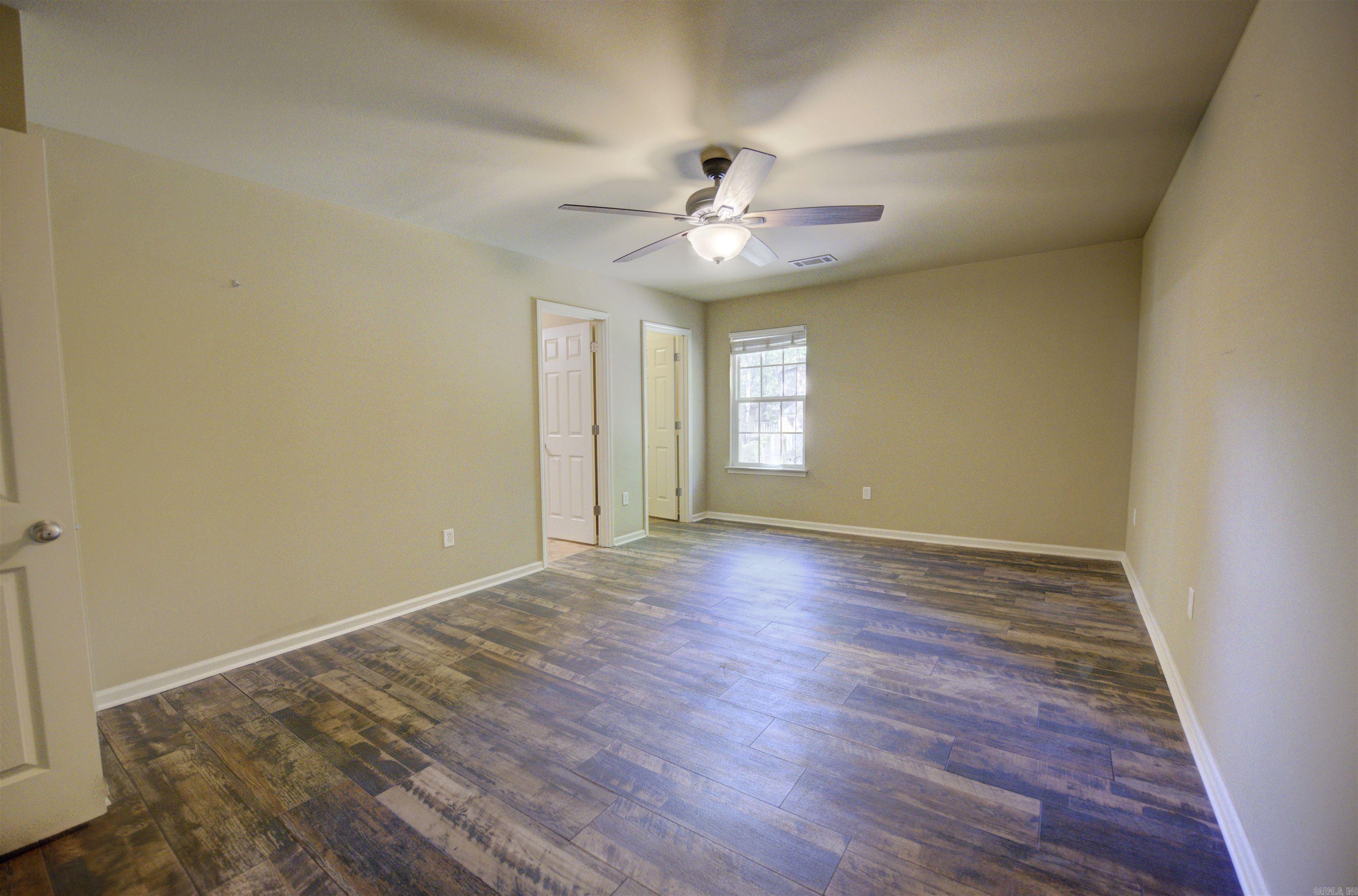 CRYSTAL LAKE - Residential