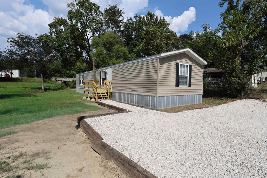 Well-maintained 3 bedroom, 2 bath mobile home offering approximately 1,152 ± sq ft of living space in Glenwood, AR. Features a spacious living room and functional layout. Ideal for owner-occupants or investors, with the potential to generate income right away. Great opportunity to own a versatile property. Schedule your showing today!