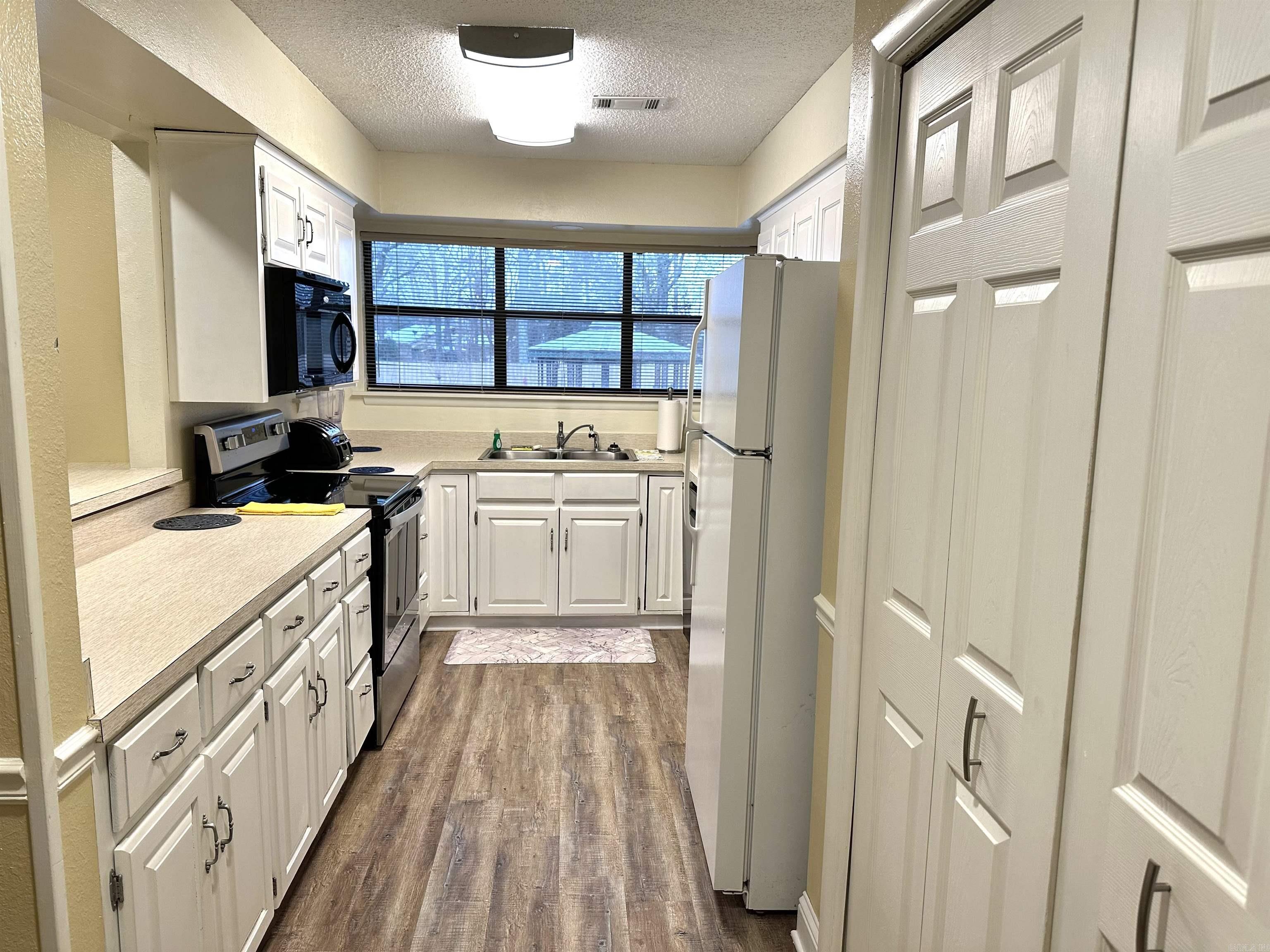 EMERALD ISLE HPR - Residential Lease