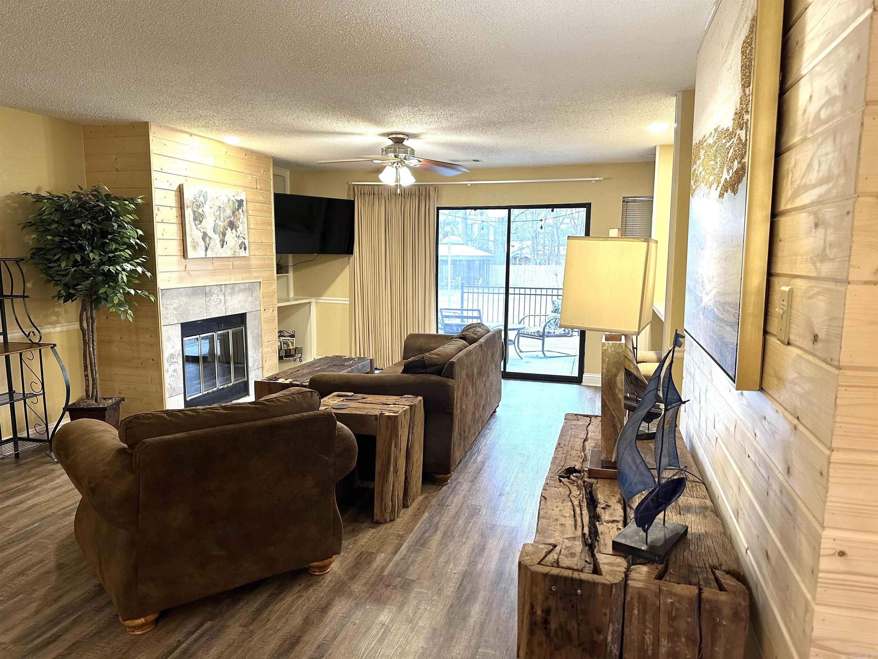 EMERALD ISLE HPR - Residential Lease