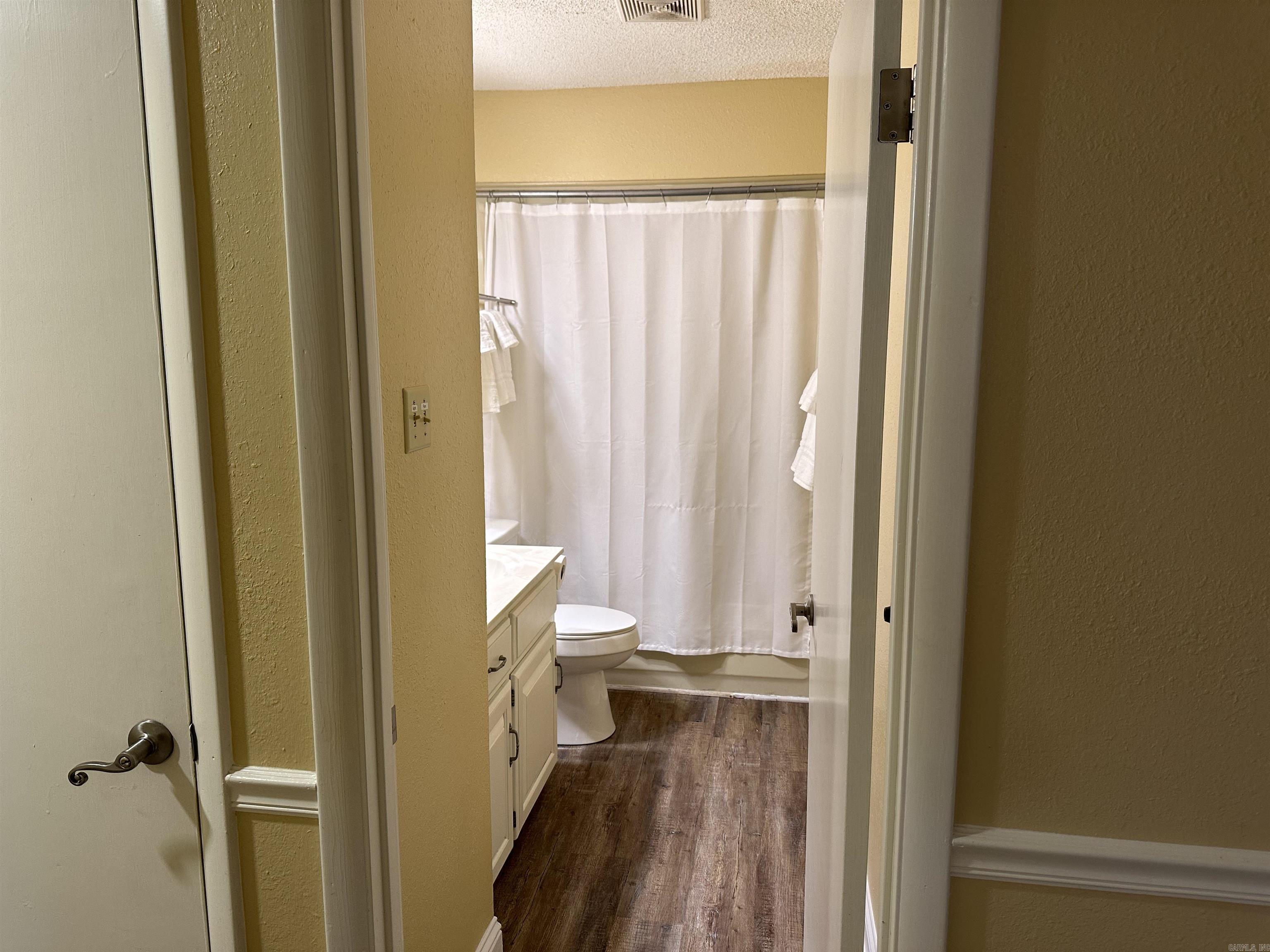 EMERALD ISLE HPR - Residential Lease