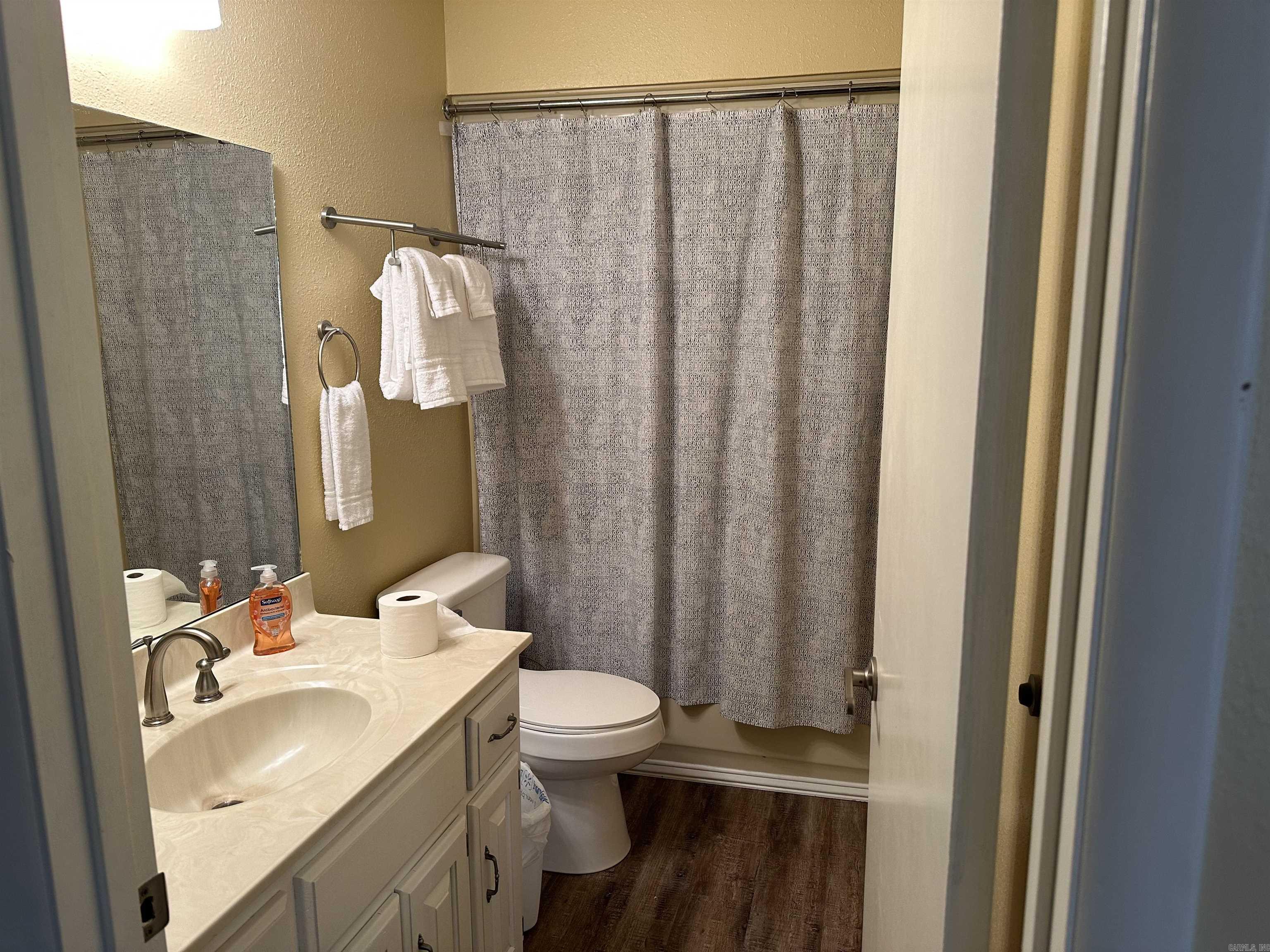 EMERALD ISLE HPR - Residential Lease