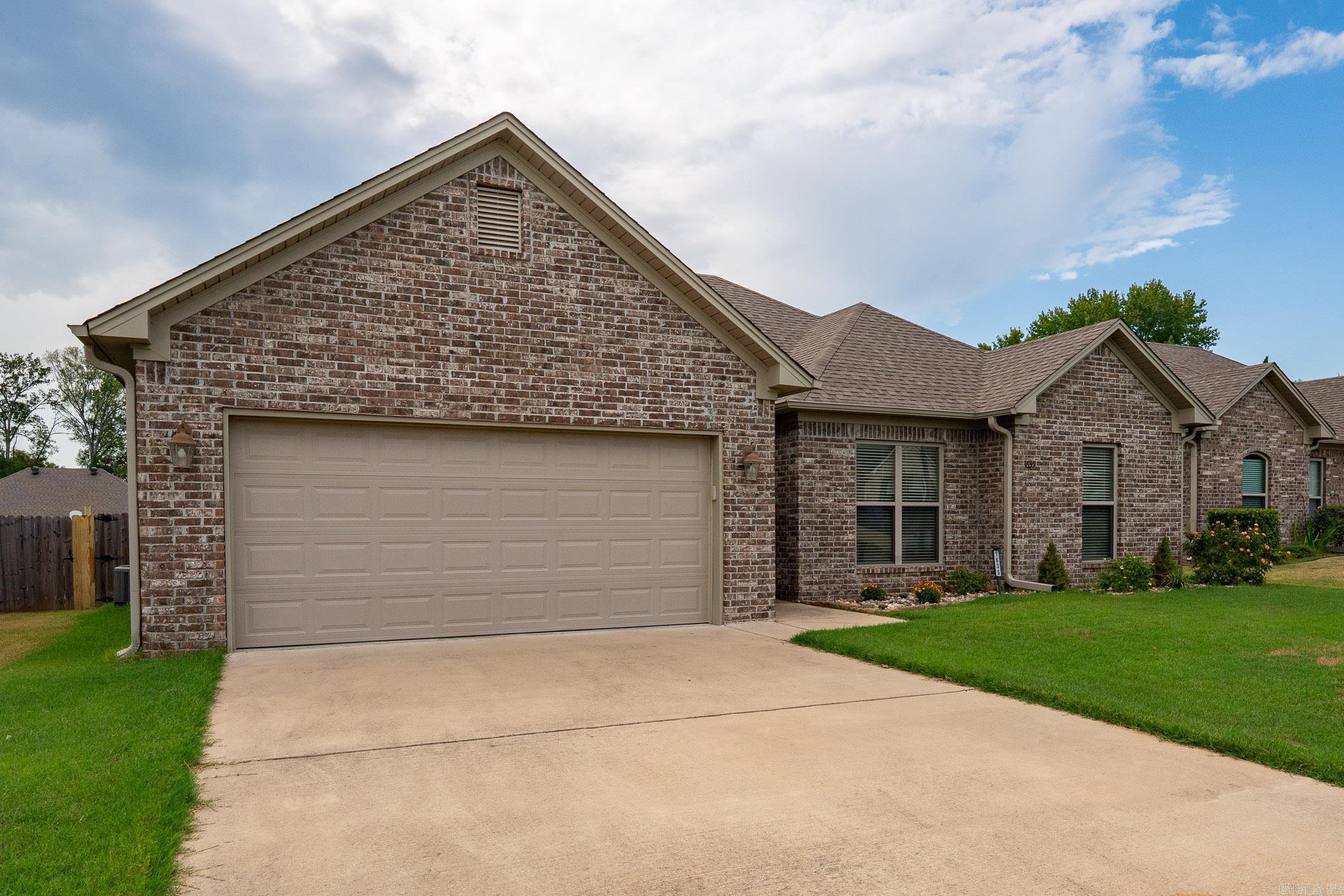 WILLOW OAK MANOR - Residential