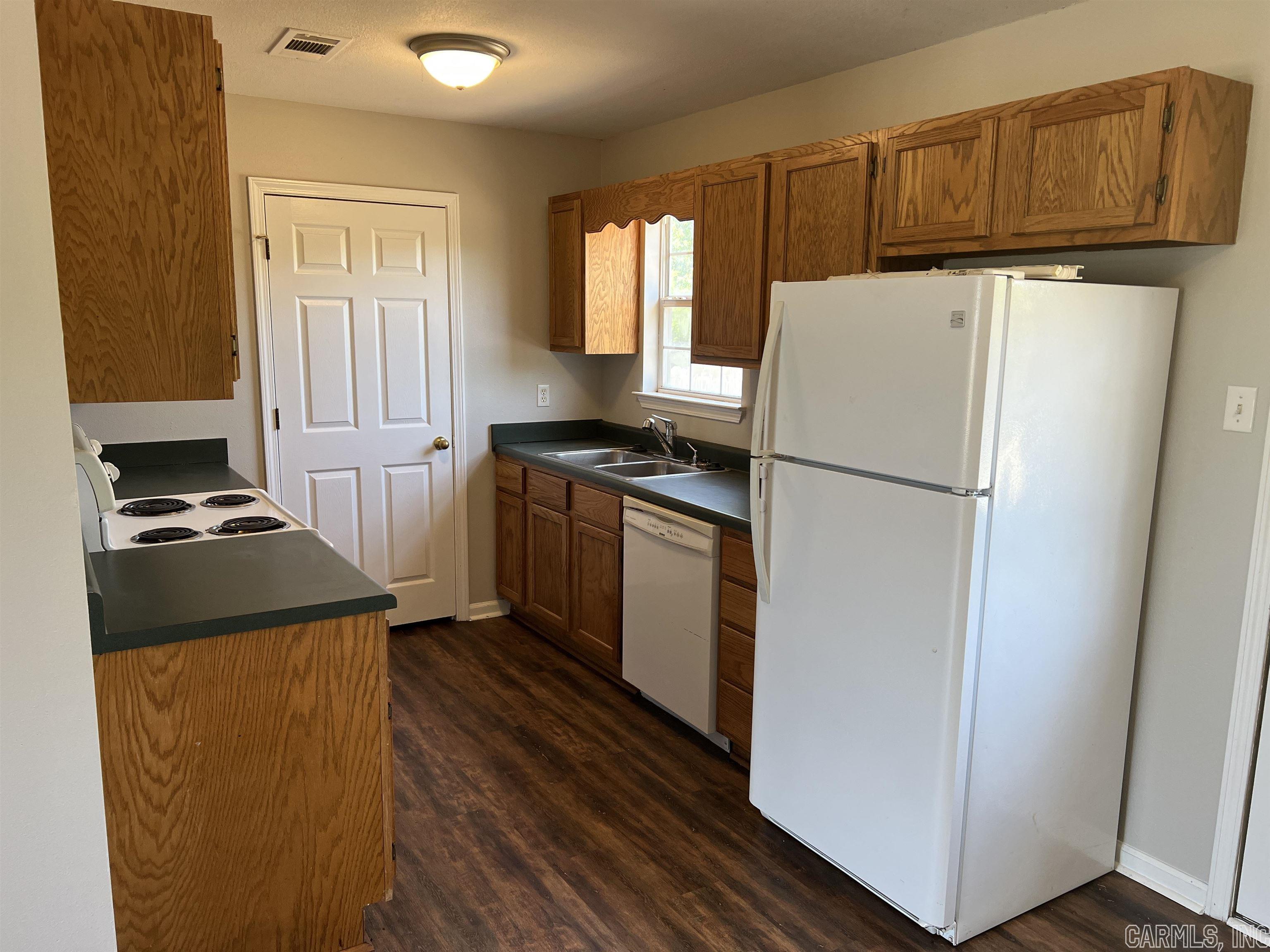 SUMMERBROOKE - Residential