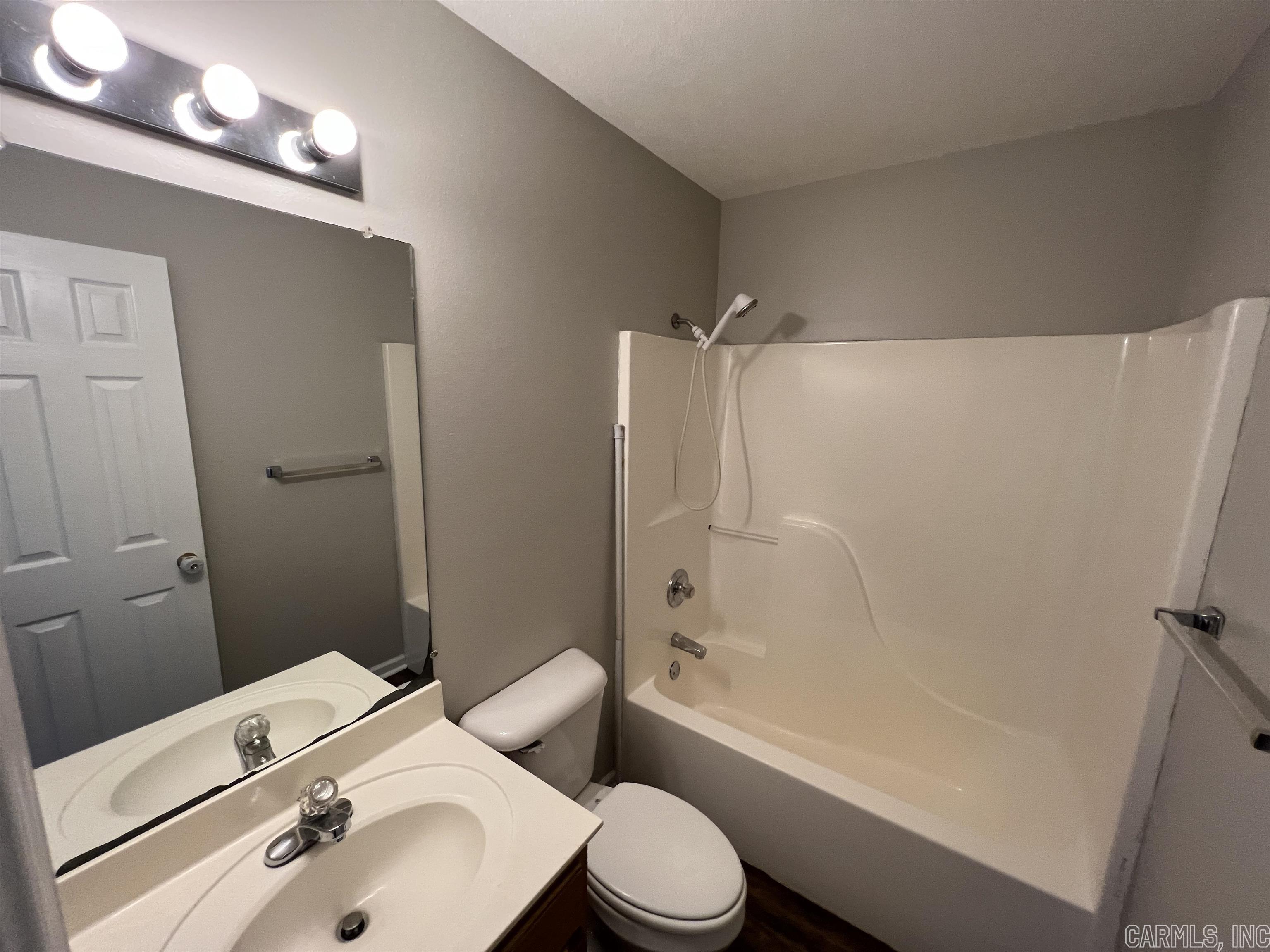 SUMMERBROOKE - Residential