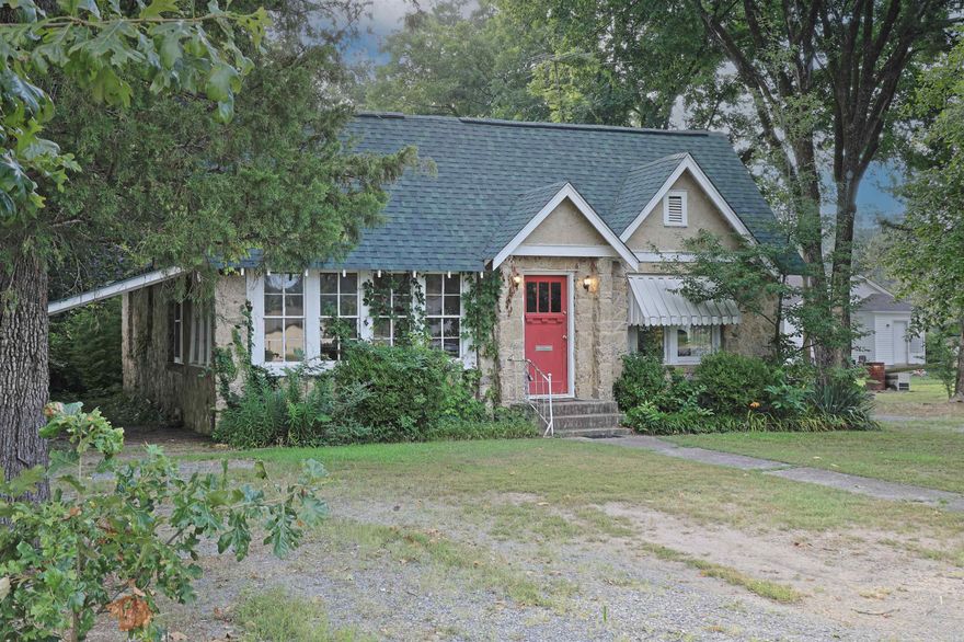 Nice office building, big lot, could be used for many different purposes!  Prime White Hall location!  New appraisal in file!