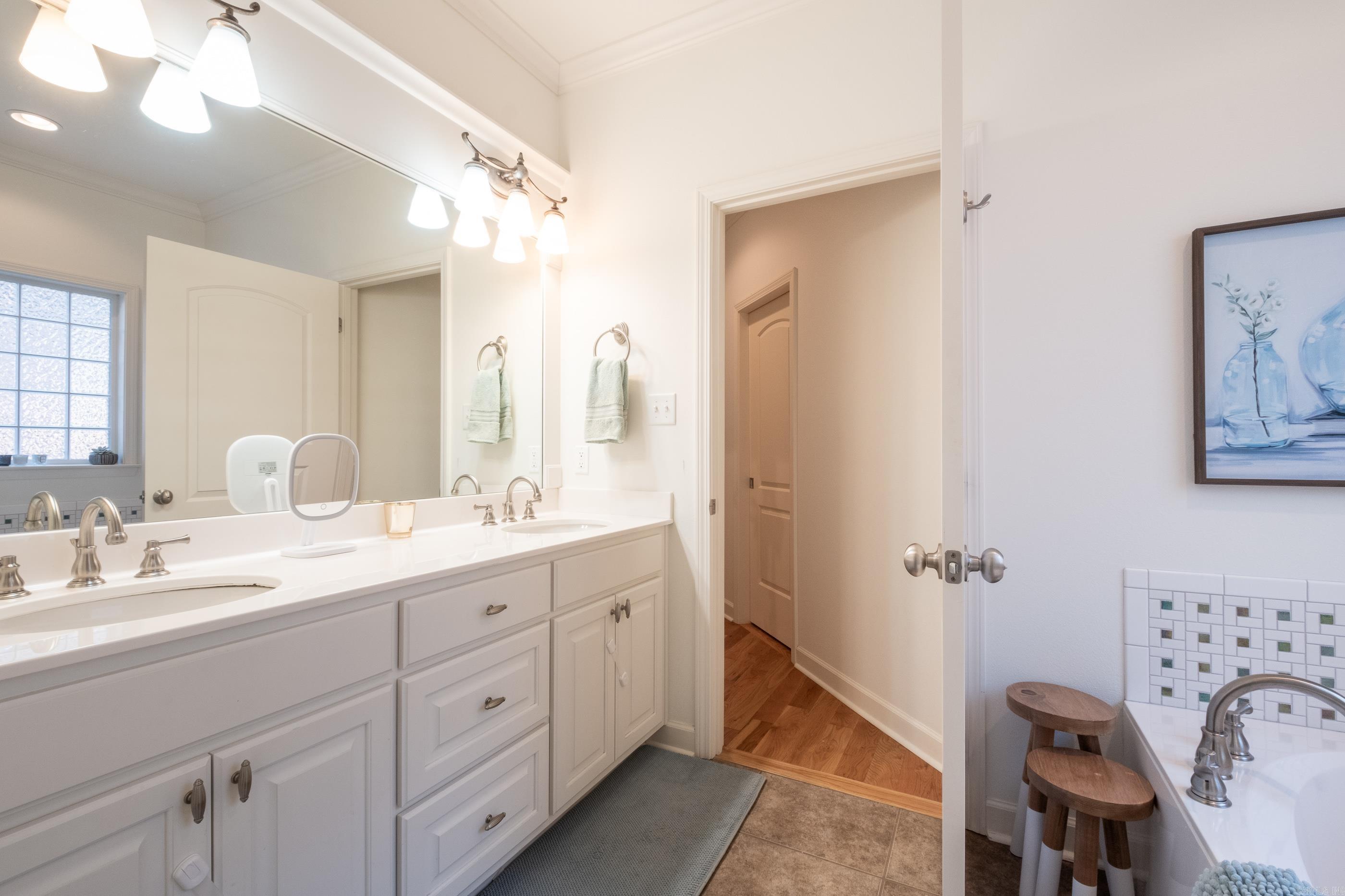 PINNACLE VALLEY COURT - Residential