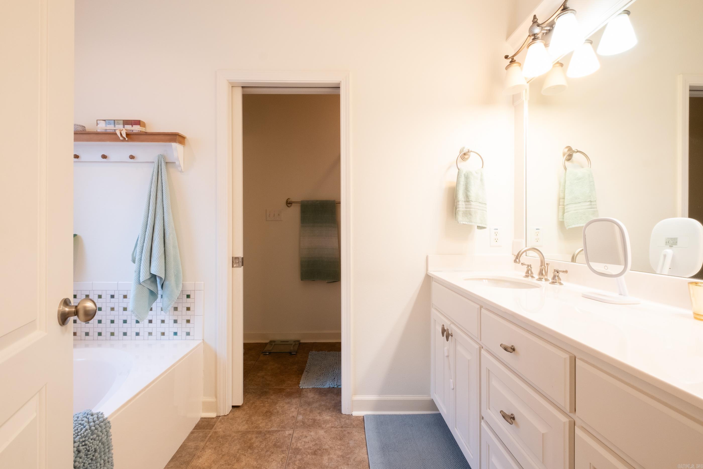 PINNACLE VALLEY COURT - Residential