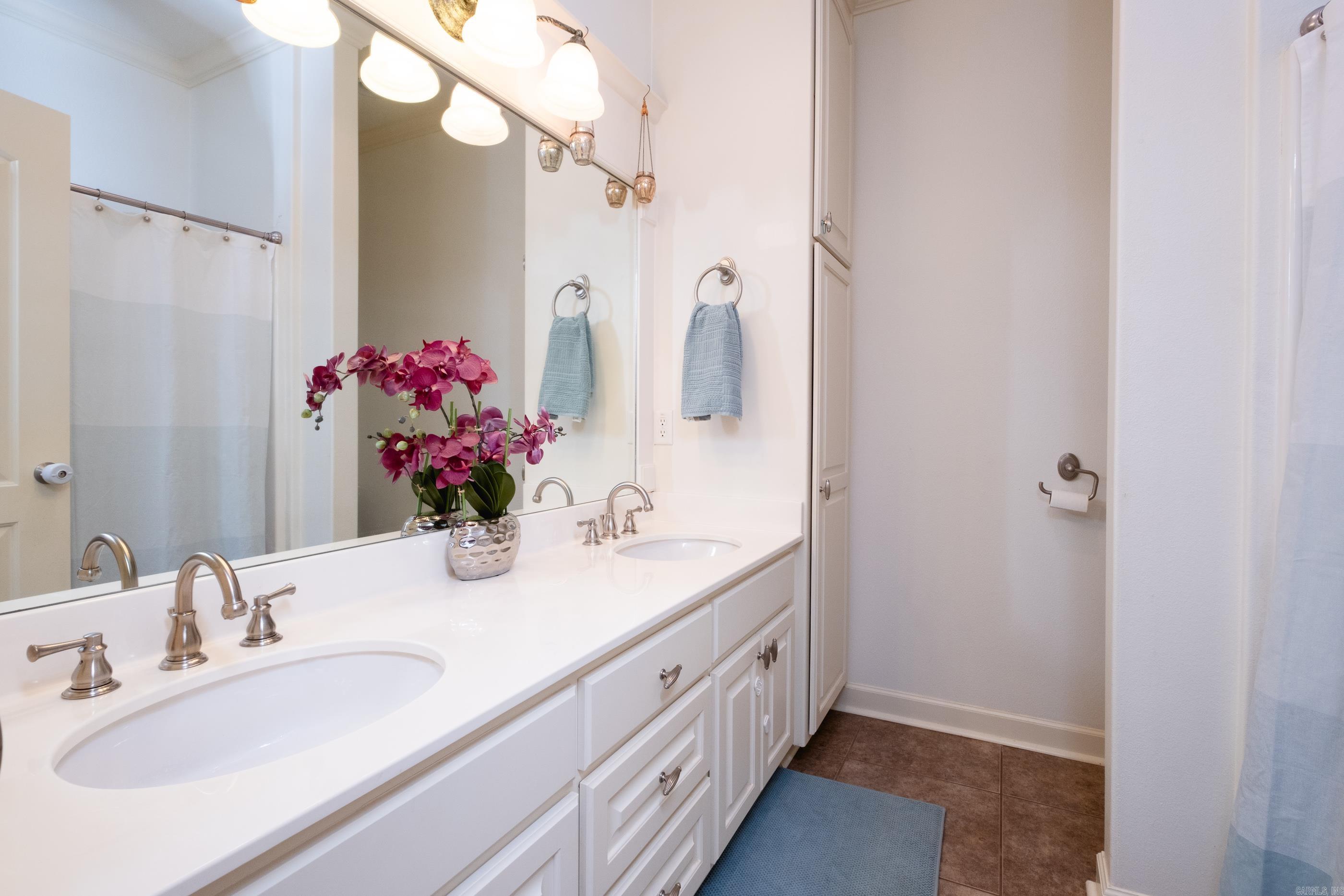 PINNACLE VALLEY COURT - Residential