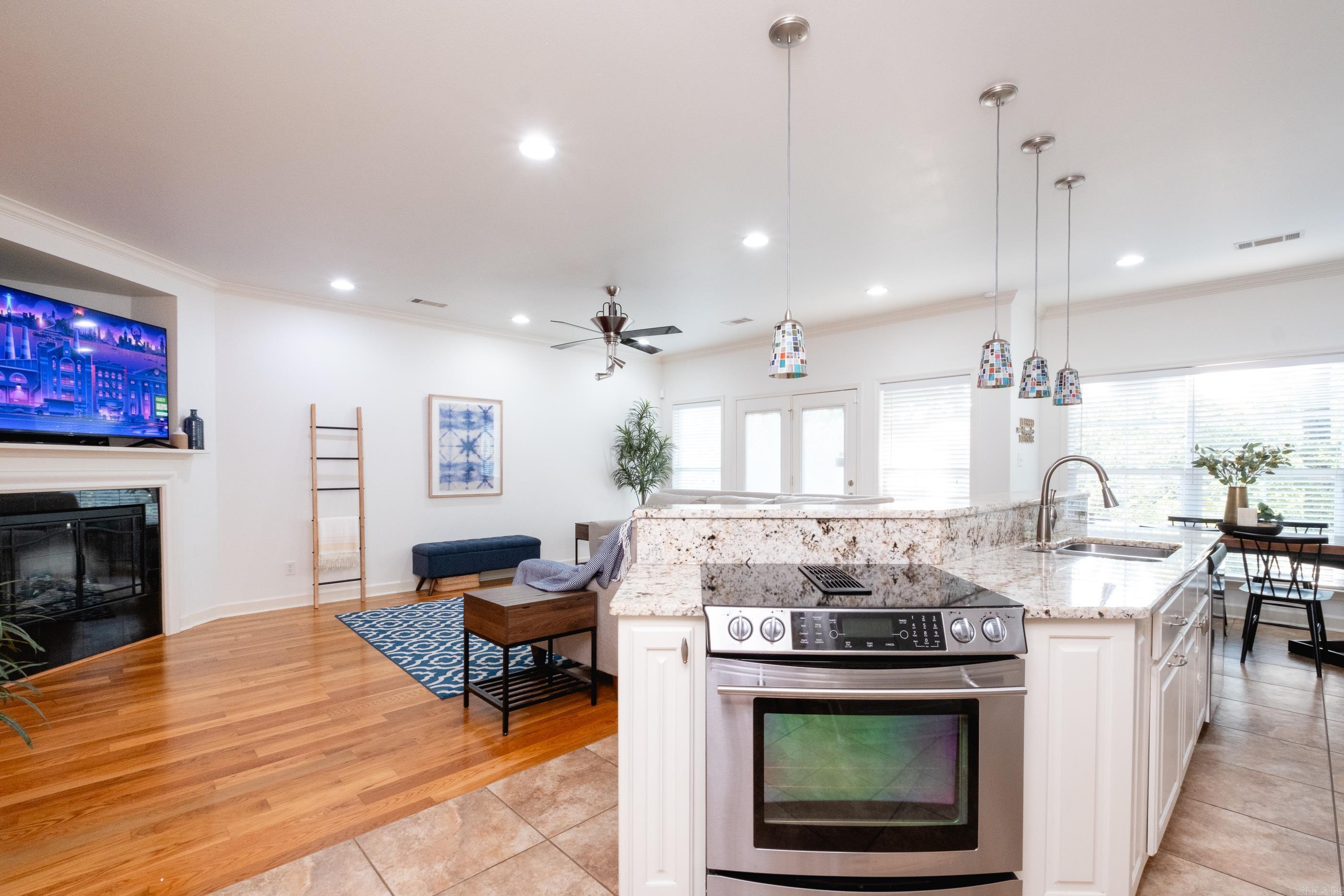 PINNACLE VALLEY COURT - Residential